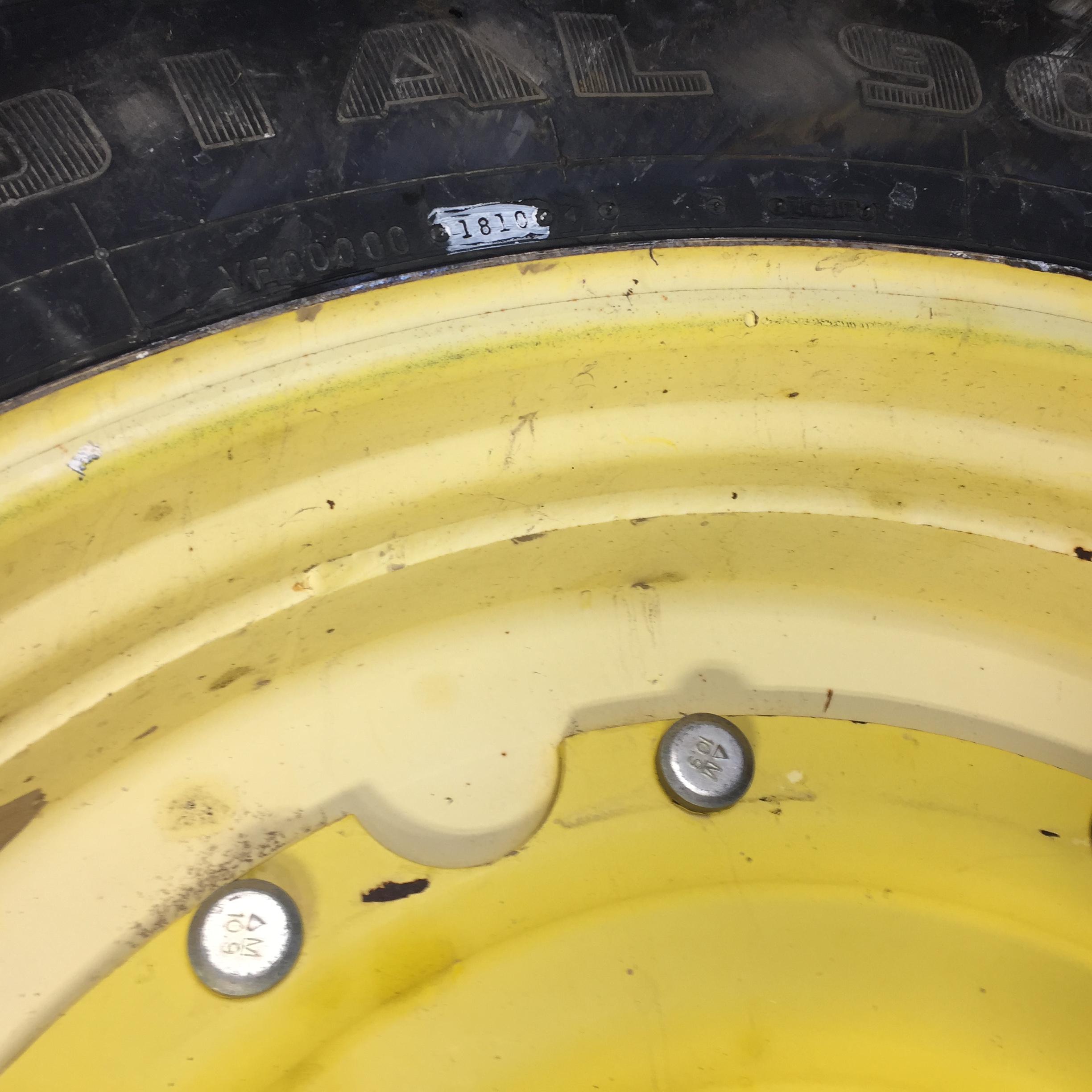 320/90R42 Firestone Radial 9000 R-1W Tire RT008590