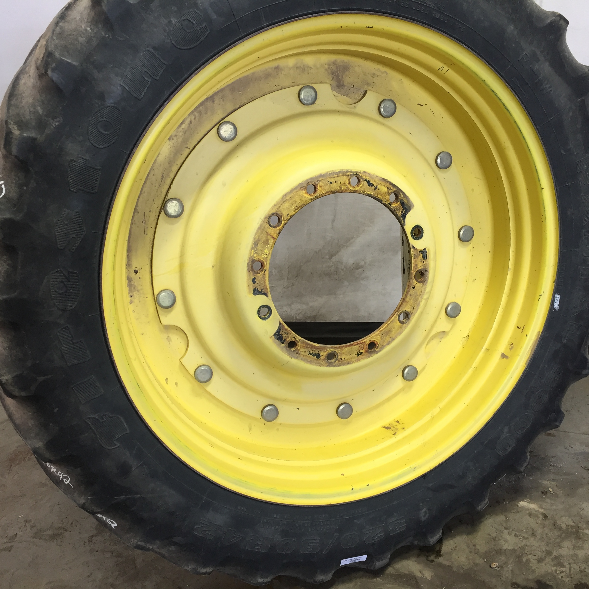 320/90R42 Firestone Radial 9000 R-1W Stub Disc Tire-Wheel Assembly T008592