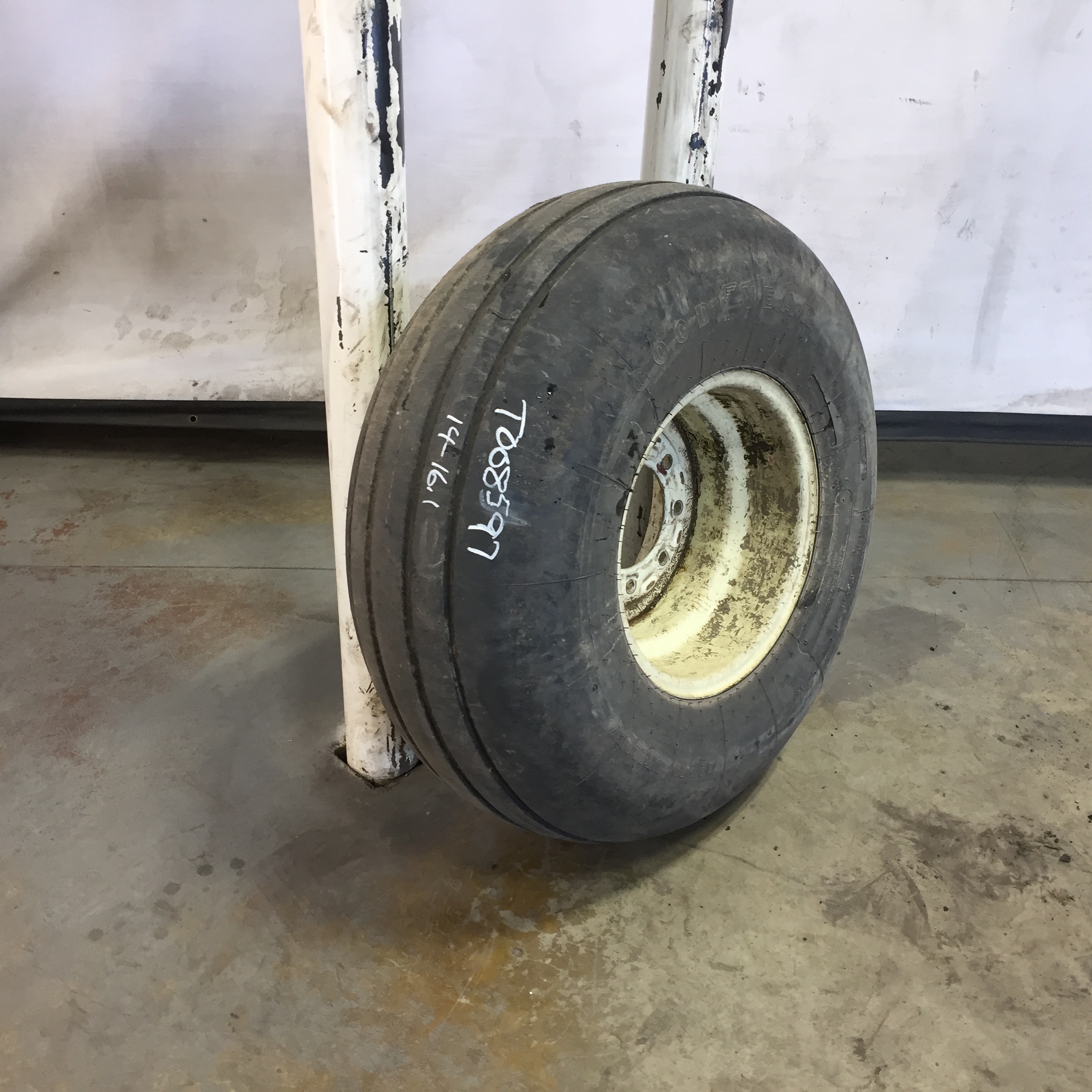 14/L-16.1 Goodyear Farm Utility SL I-1 Tire-Wheel Assembly T008597