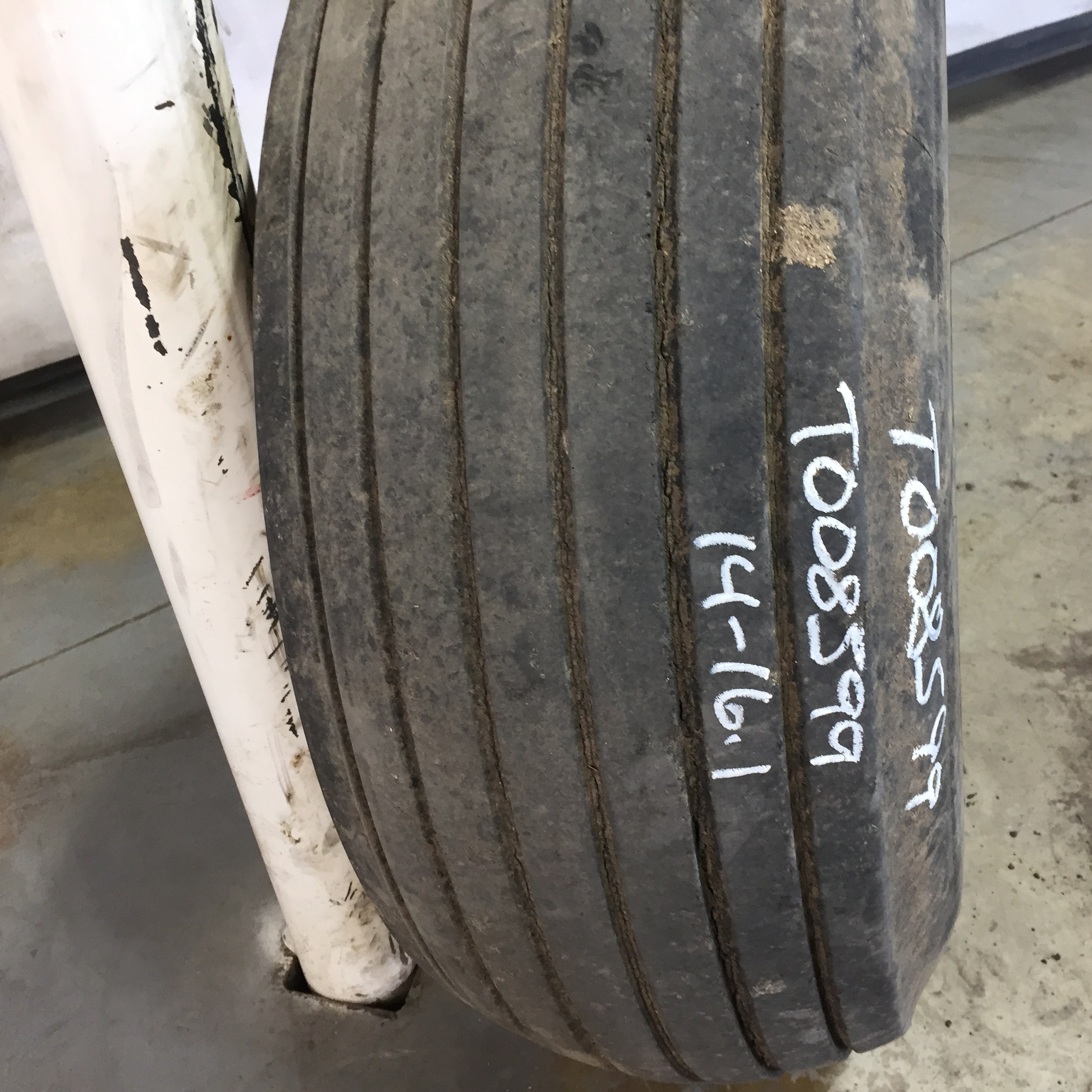 14/L-16.1 Titan Farm Hi Flotation I-1 Tire RT008599