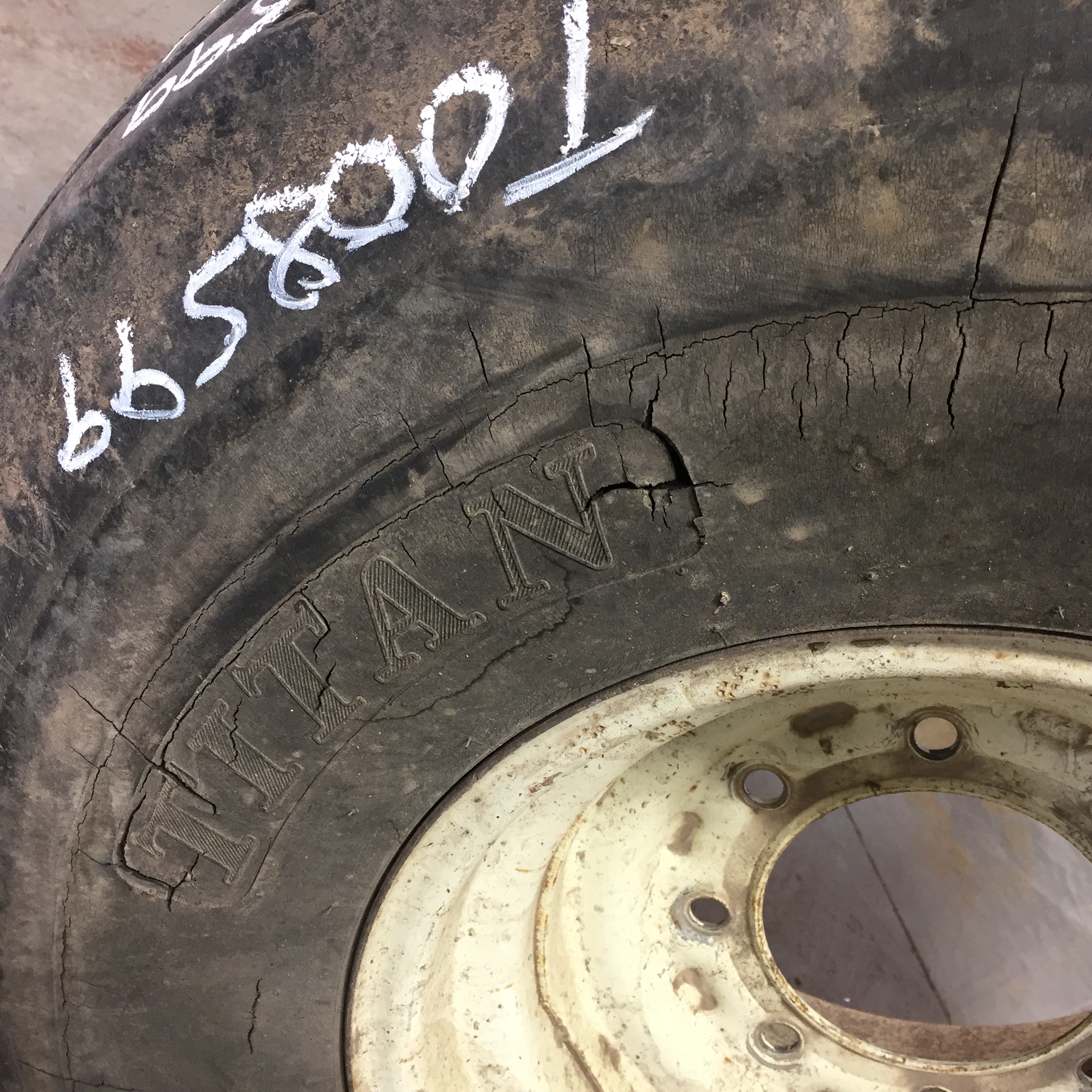 14/L-16.1 Titan Farm Hi Flotation I-1 Tire RT008599