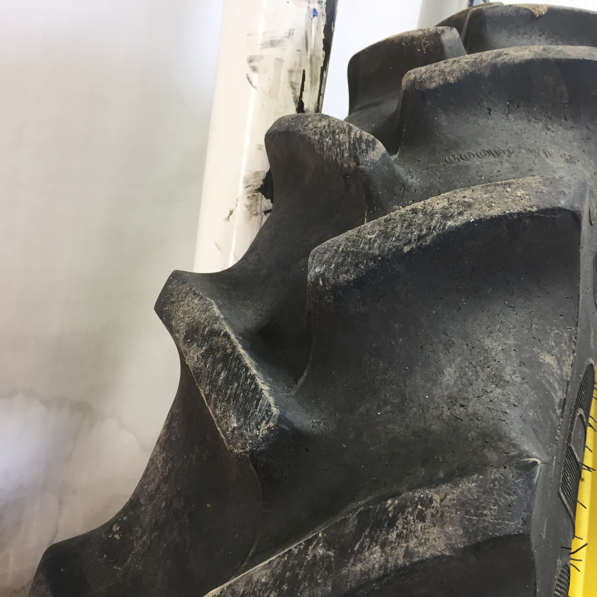 320/90R54 Goodyear Farm DT800 Super Traction R-1W Tire RT008651