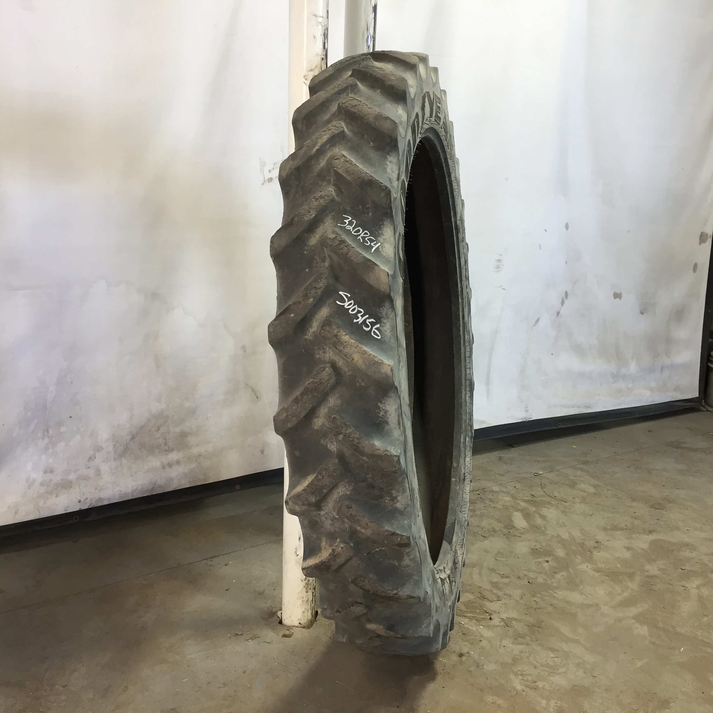 320/90R54 Goodyear Farm DT800 Super Traction R-1W Tire S003156