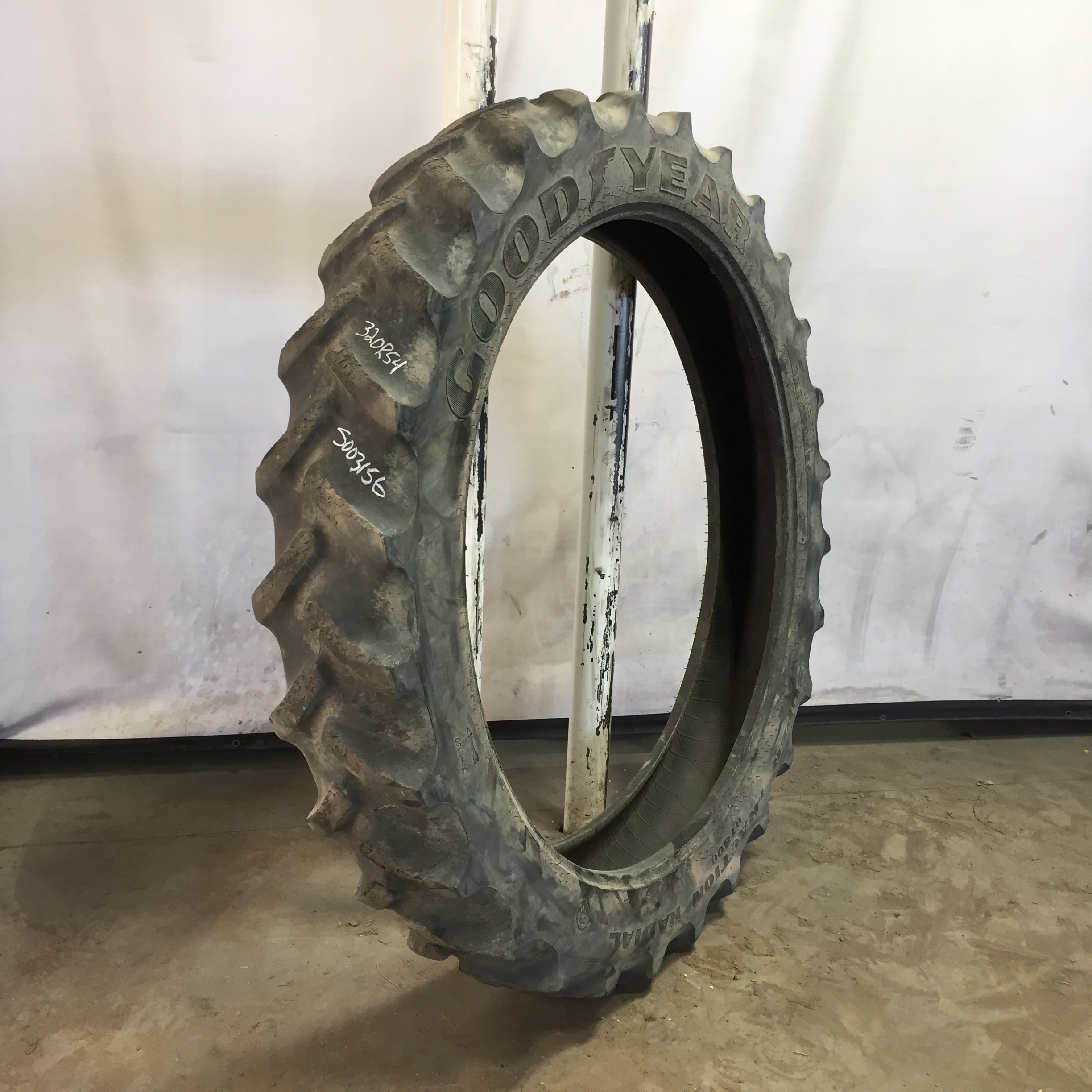 320/90R54 Goodyear Farm DT800 Super Traction R-1W Tire S003156