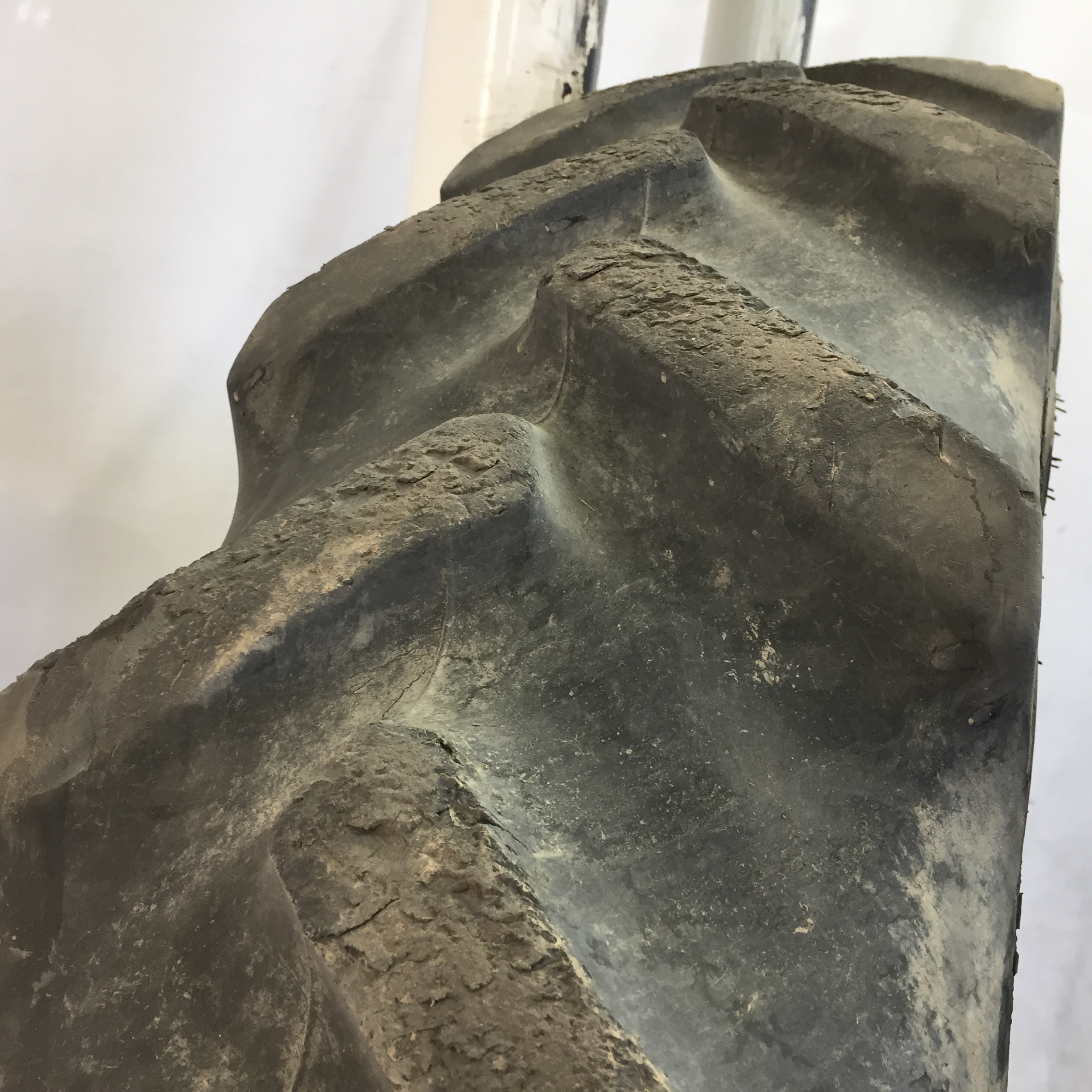 320/90R54 Goodyear Farm DT800 Super Traction R-1W Tire S003156