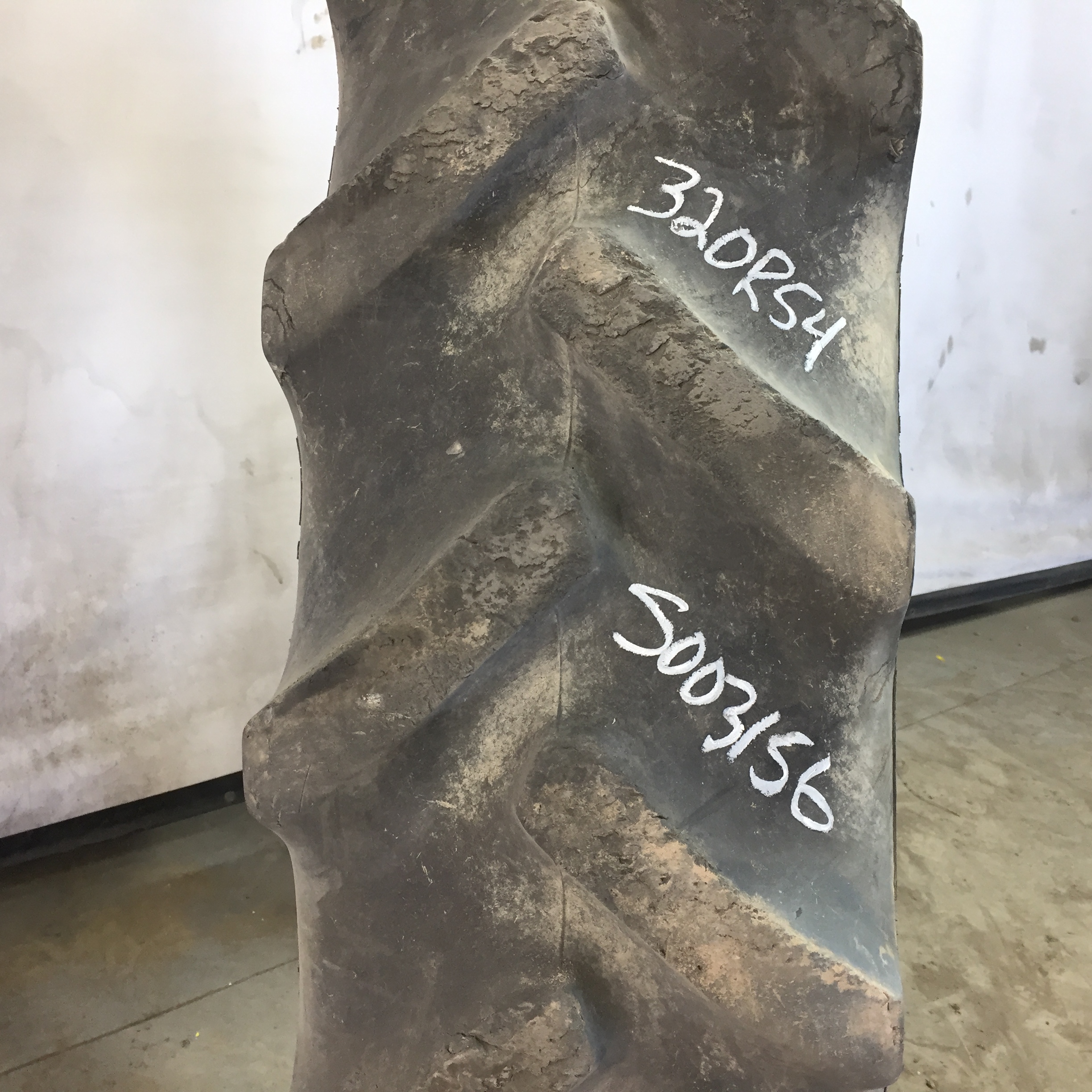 320/90R54 Goodyear Farm DT800 Super Traction R-1W Tire S003156