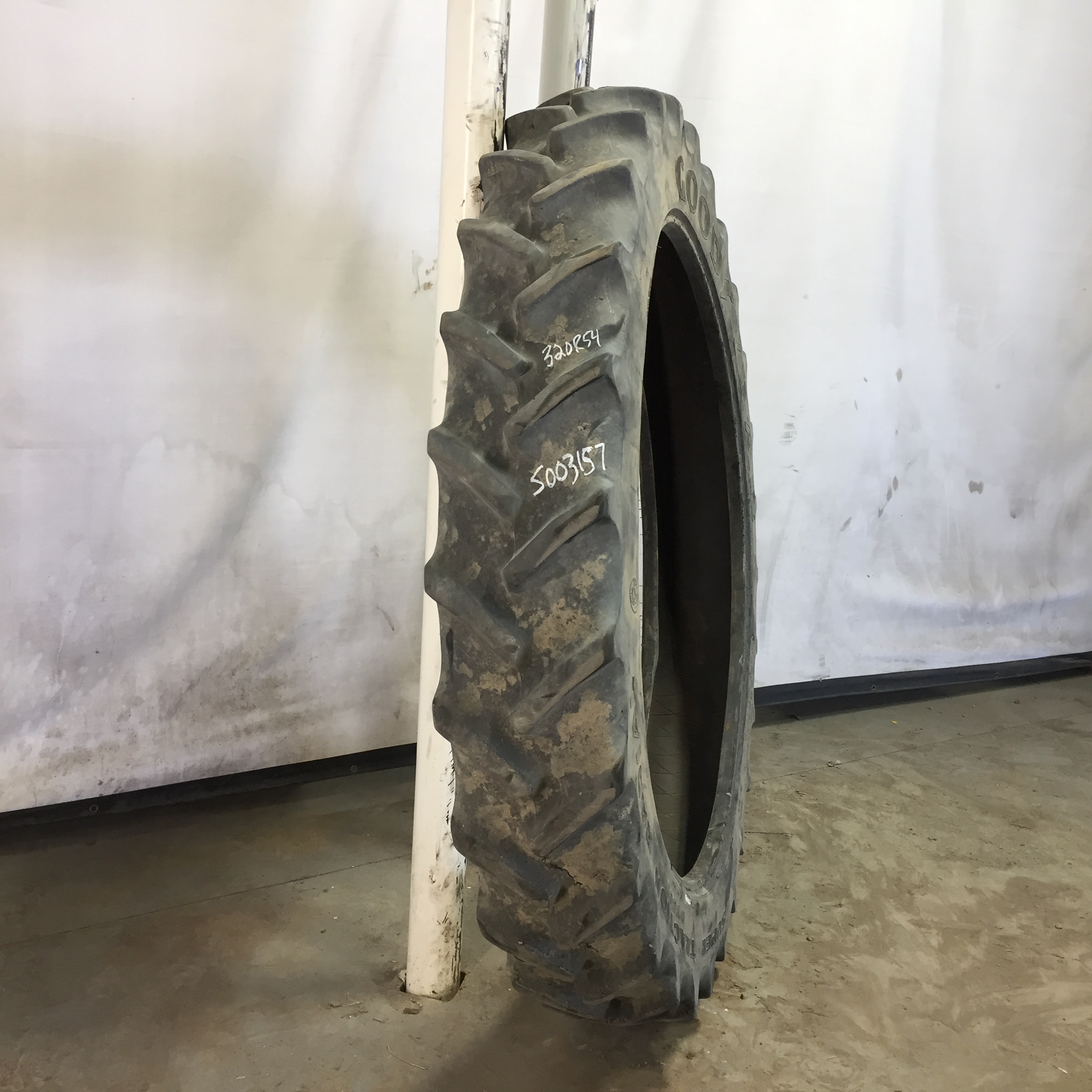 320/90R54 Goodyear Farm DT800 Super Traction R-1W Tire S003157