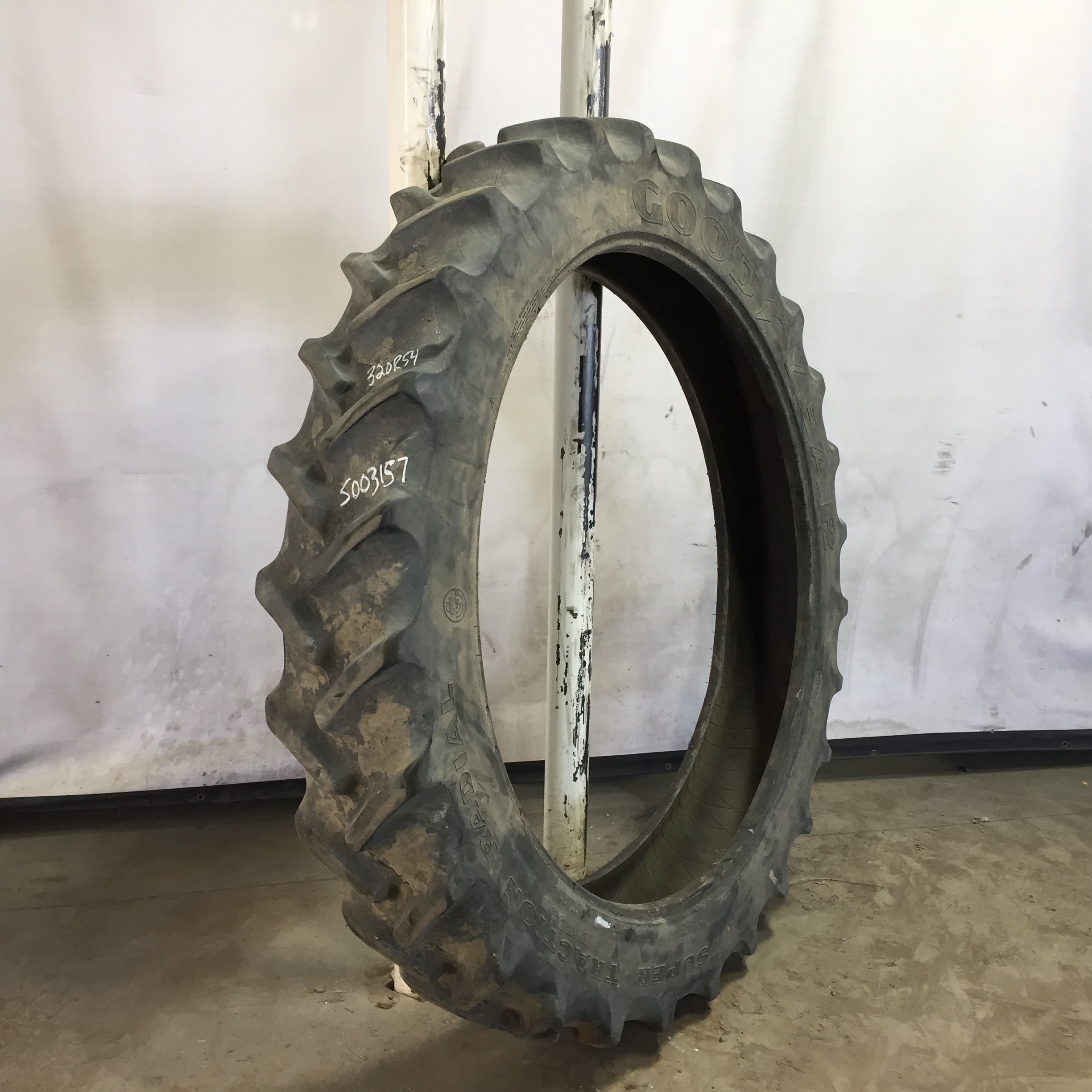 320/90R54 Goodyear Farm DT800 Super Traction R-1W Tire S003157