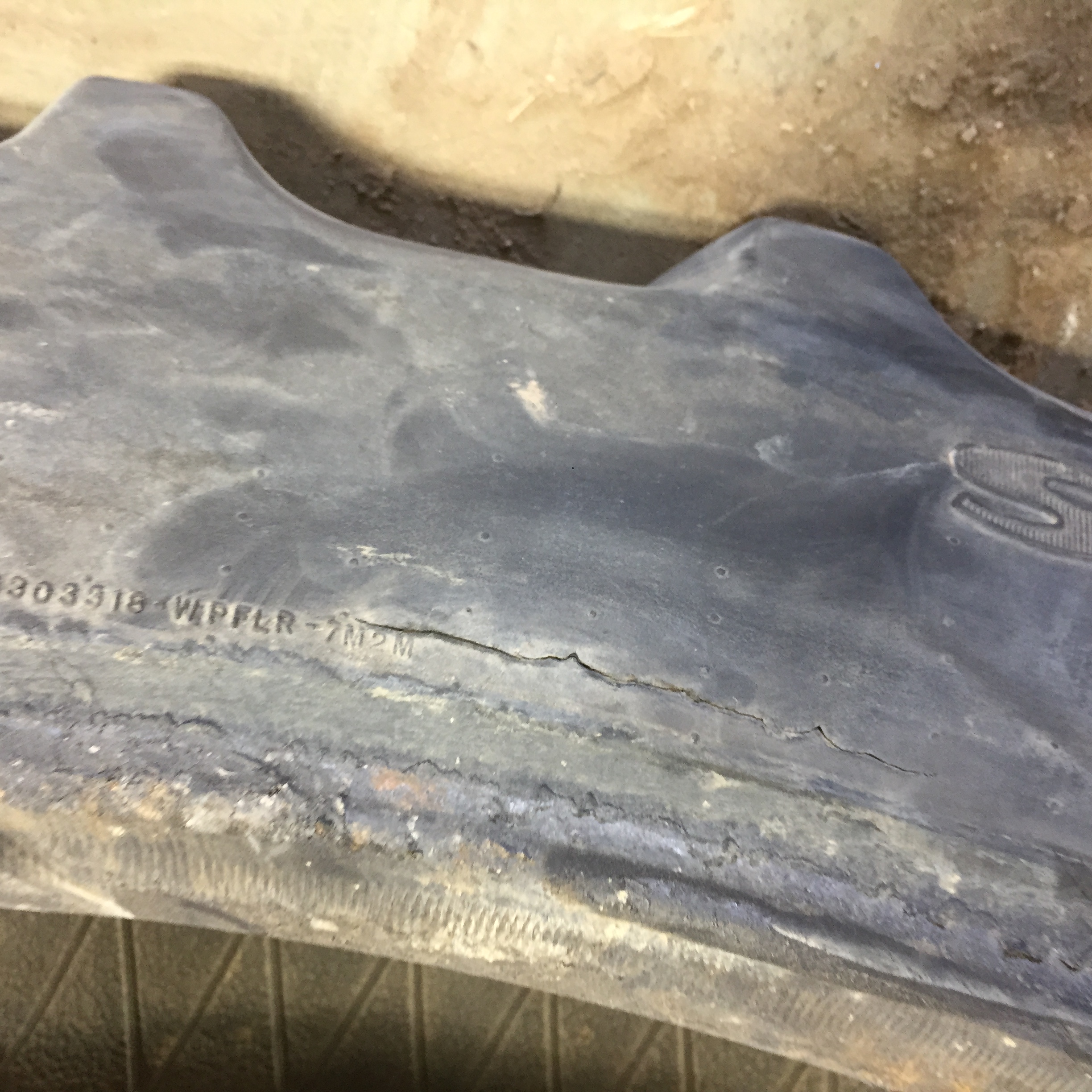 320/90R54 Goodyear Farm DT800 Super Traction R-1W Tire S003157