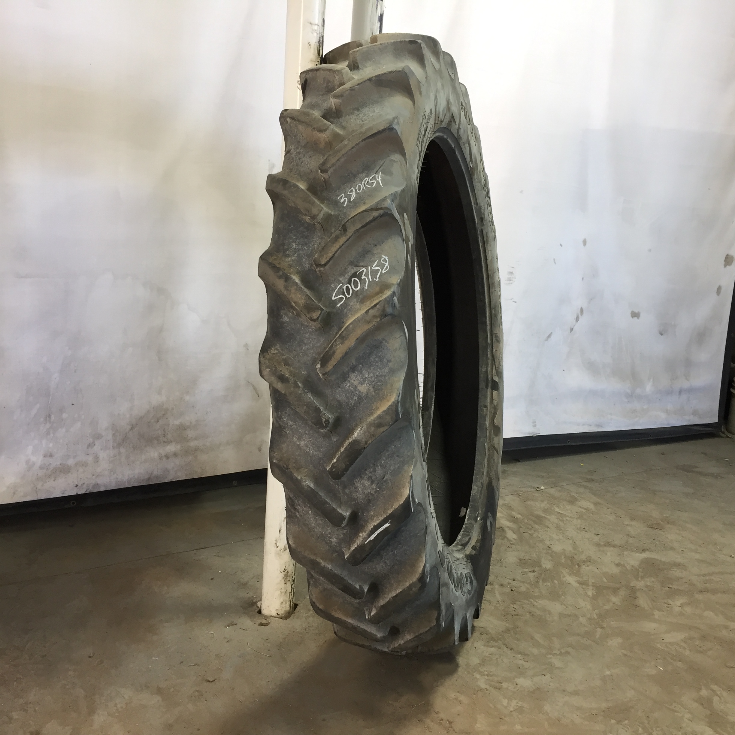 380/90R54 Goodyear Farm DT800 Super Traction R-1W Tire S003158