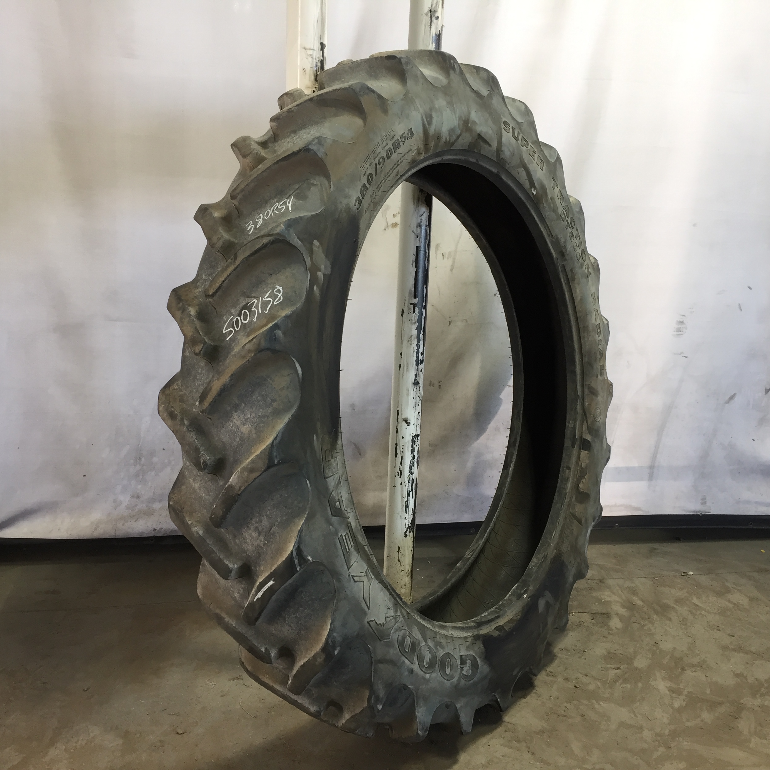 380/90R54 Goodyear Farm DT800 Super Traction R-1W Tire S003158
