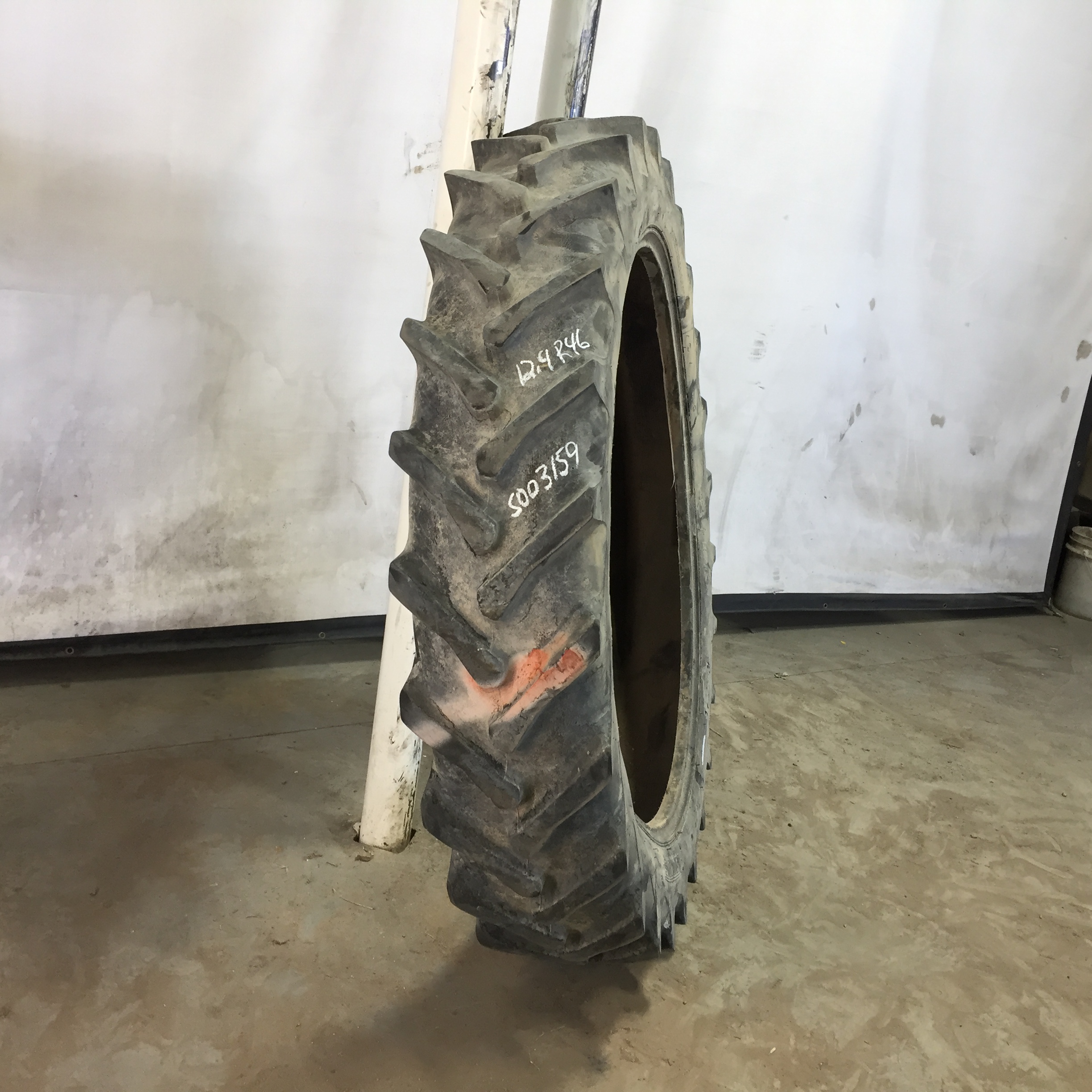 12.4/R46 Taurus Soil Saver Radial R-1 Tire S003159