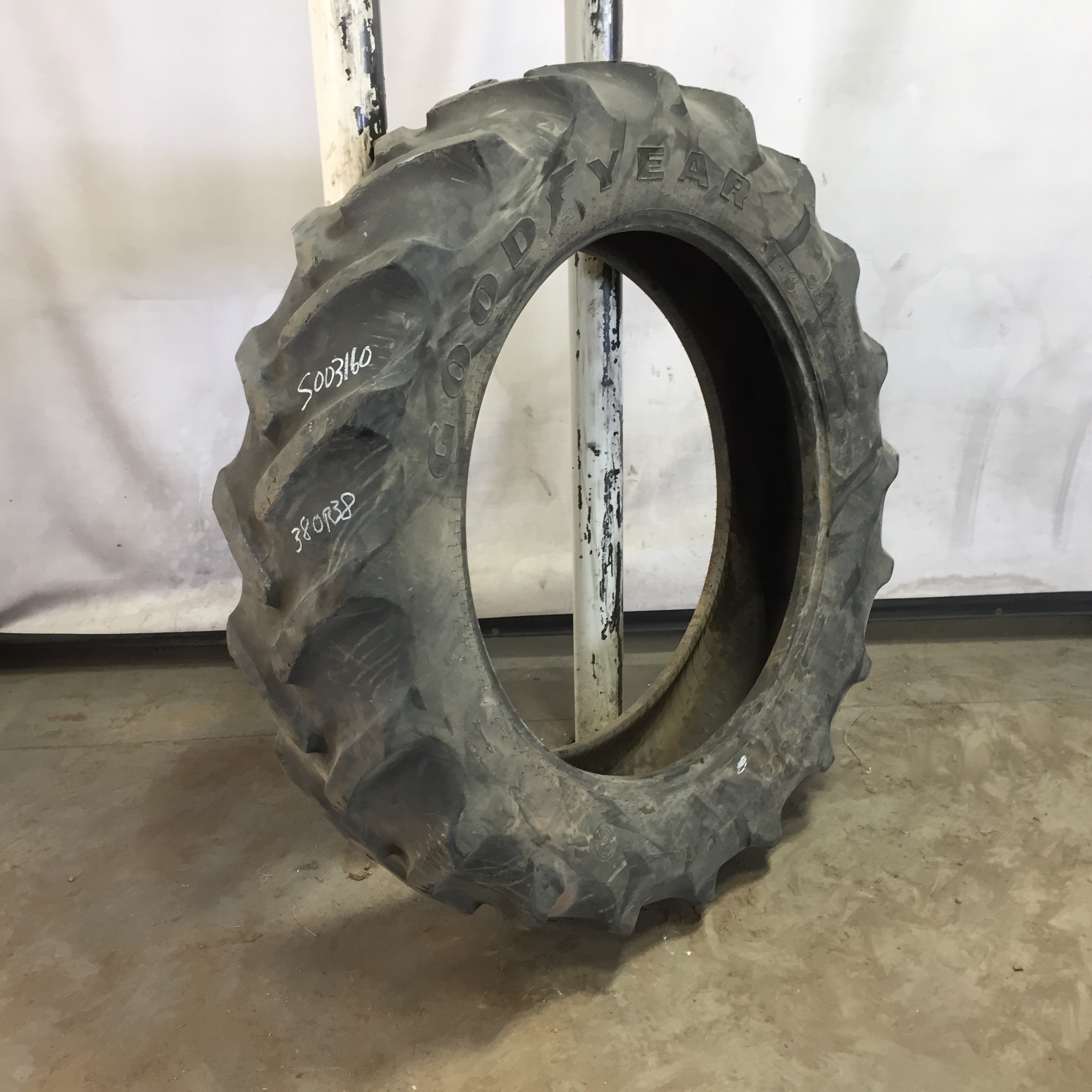 380/80R38 Goodyear Farm DT800 Super Traction R-1W Tire S003160