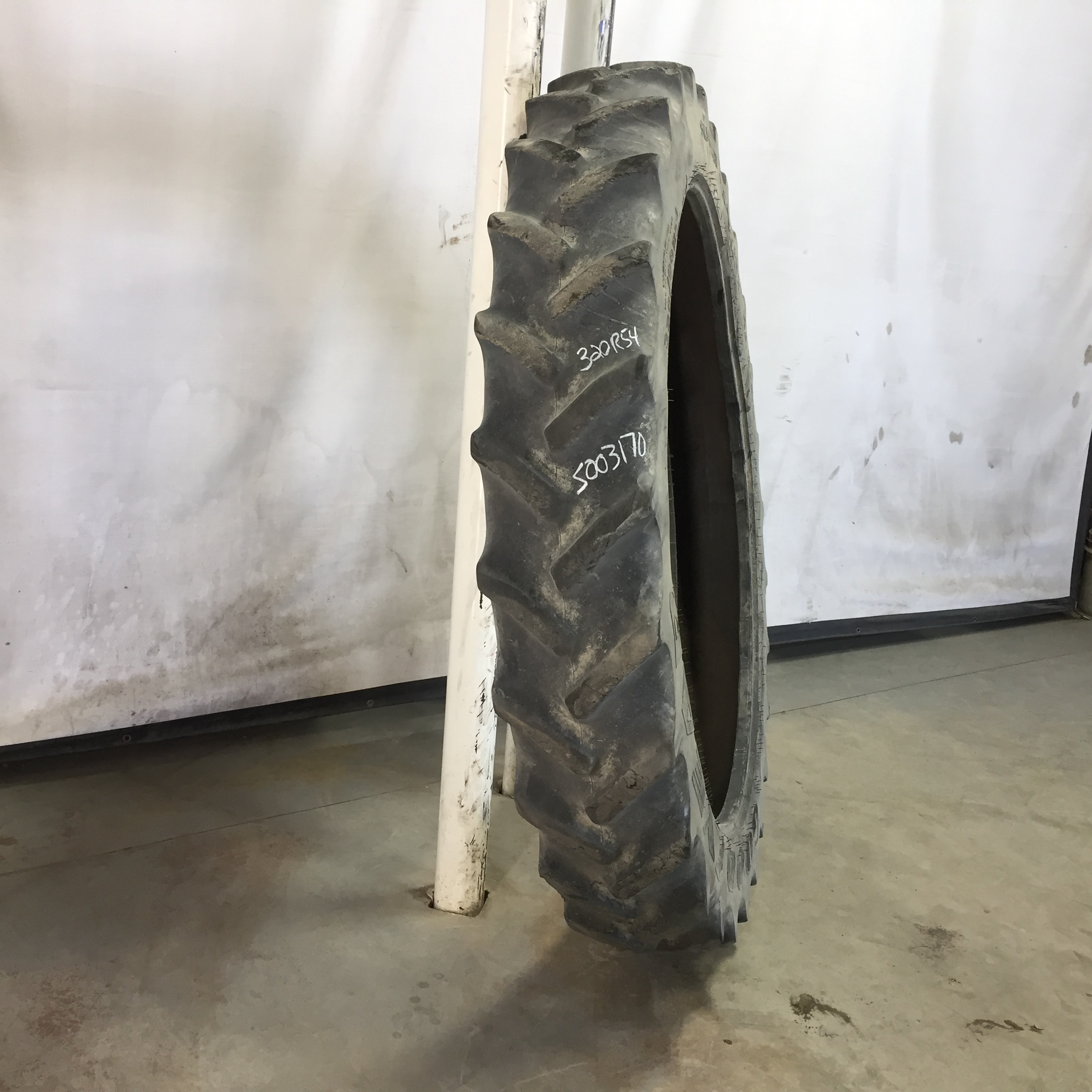 320/90R54 Goodyear Farm DT800 Super Traction R-1W Tire S003170
