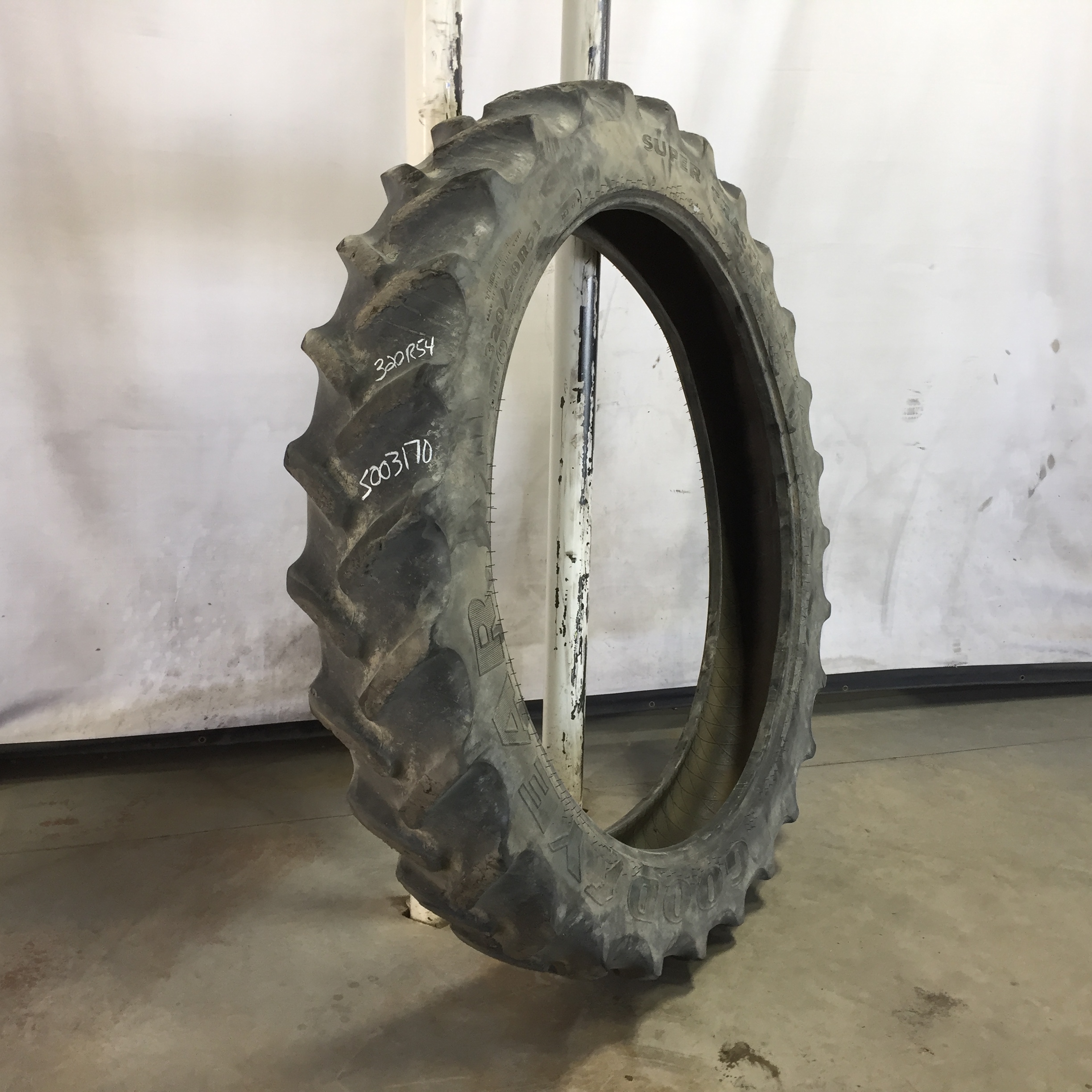 320/90R54 Goodyear Farm DT800 Super Traction R-1W Tire S003170
