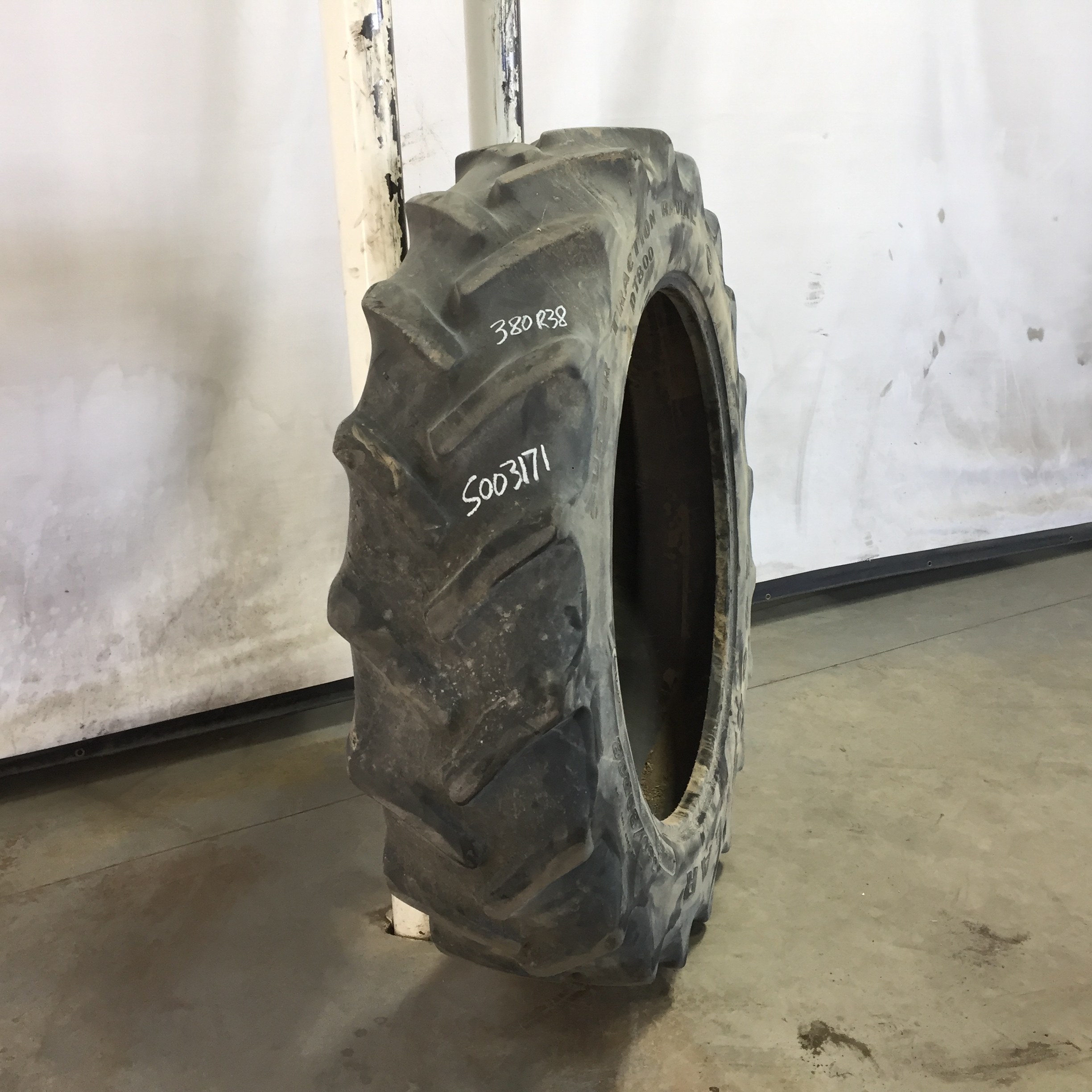 380/80R38 Goodyear Farm DT800 Super Traction R-1W Tire S003171