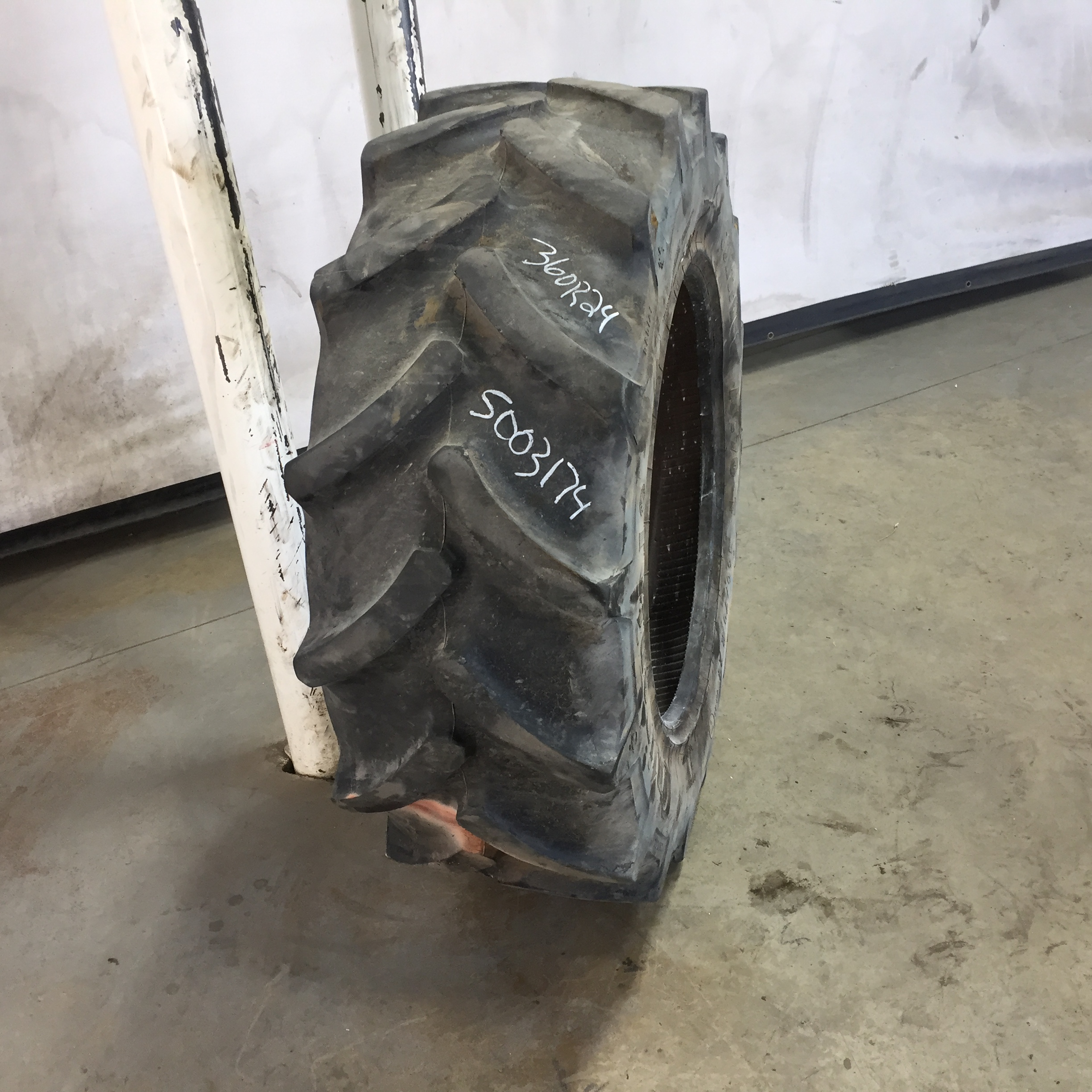 360/70R24 Continental AC70T Contract R-1 Tire S003174