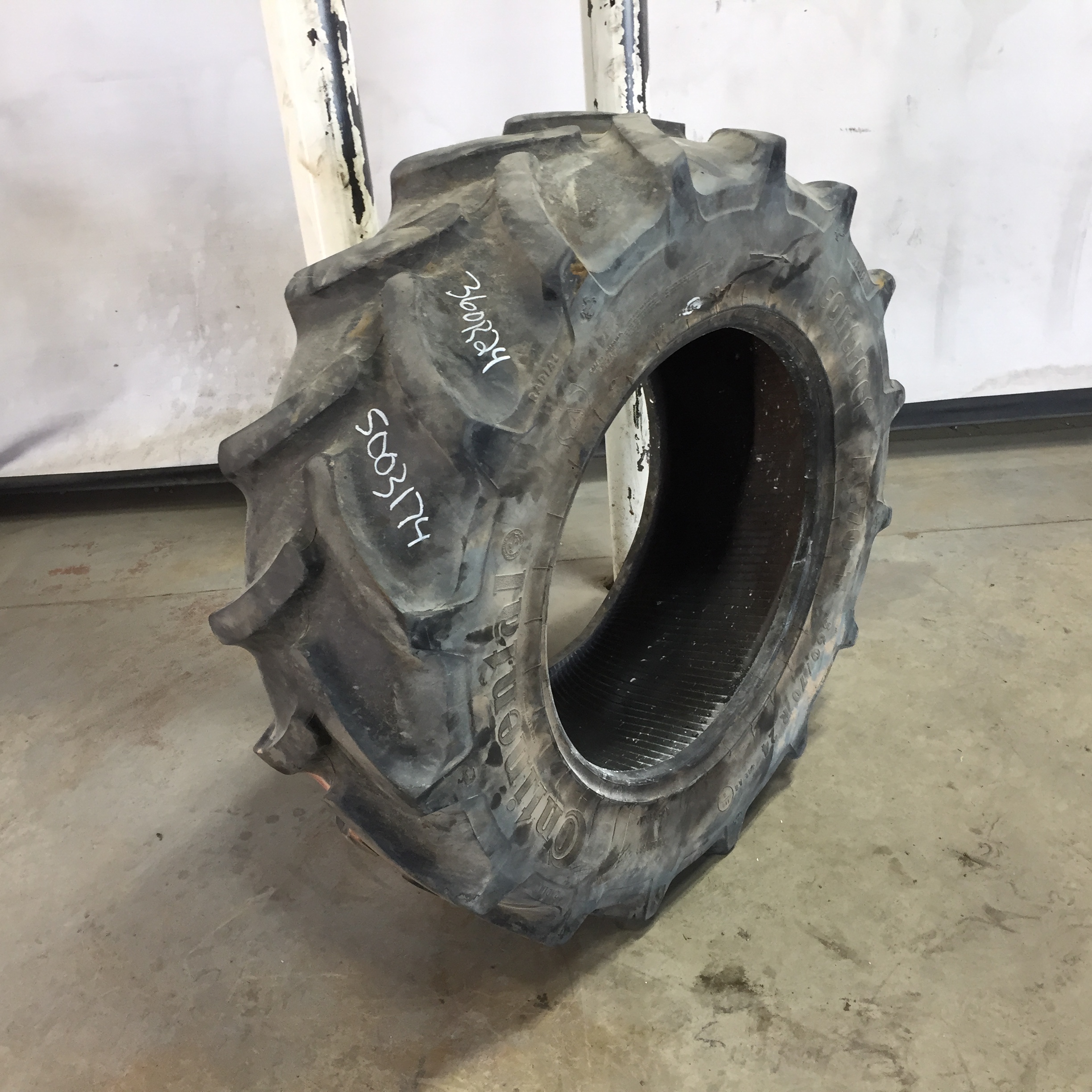 360/70R24 Continental AC70T Contract R-1 Tire S003174