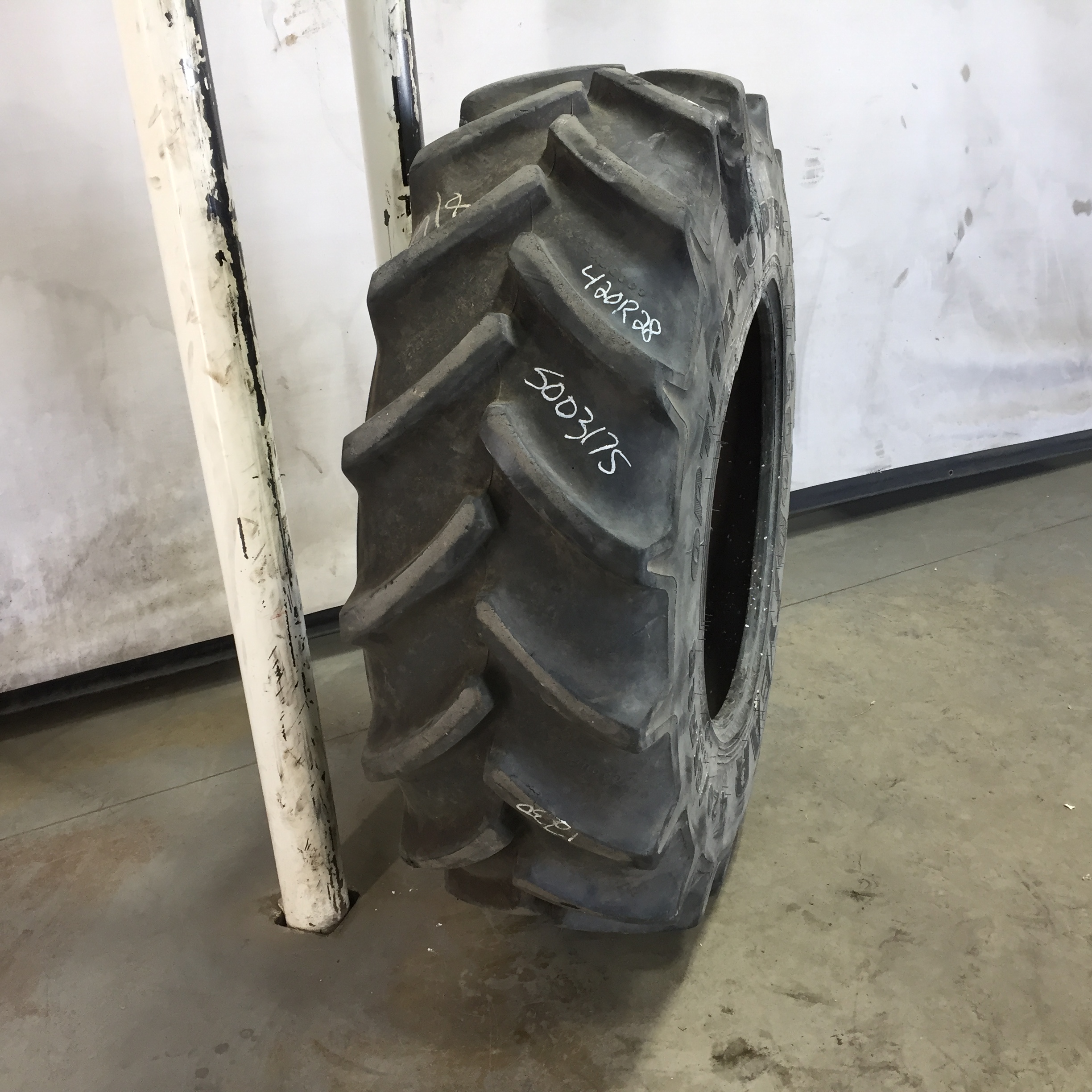 420/85R28 Goodyear Farm Optitrac R-1W Tire S003175