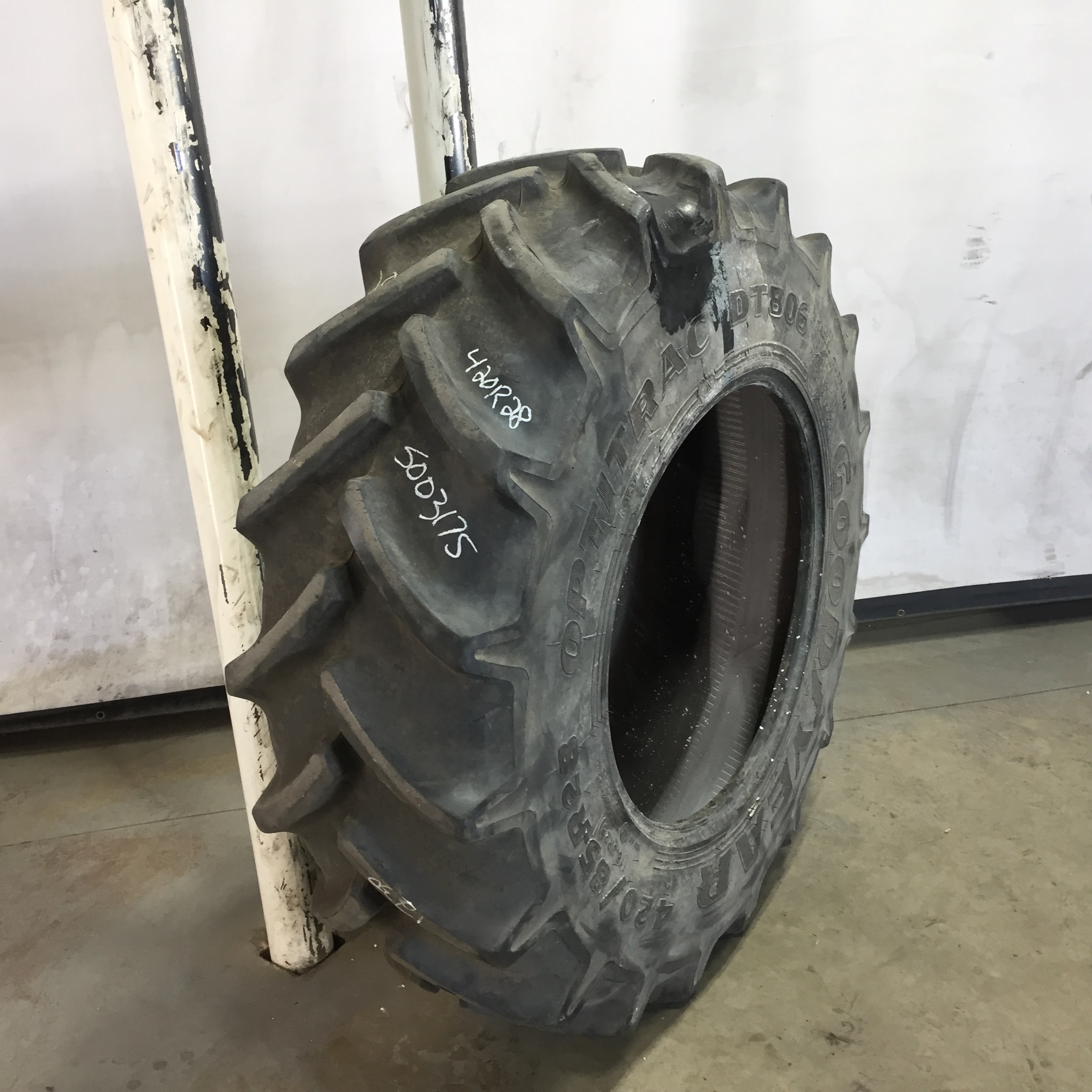 420/85R28 Goodyear Farm Optitrac R-1W Tire S003175