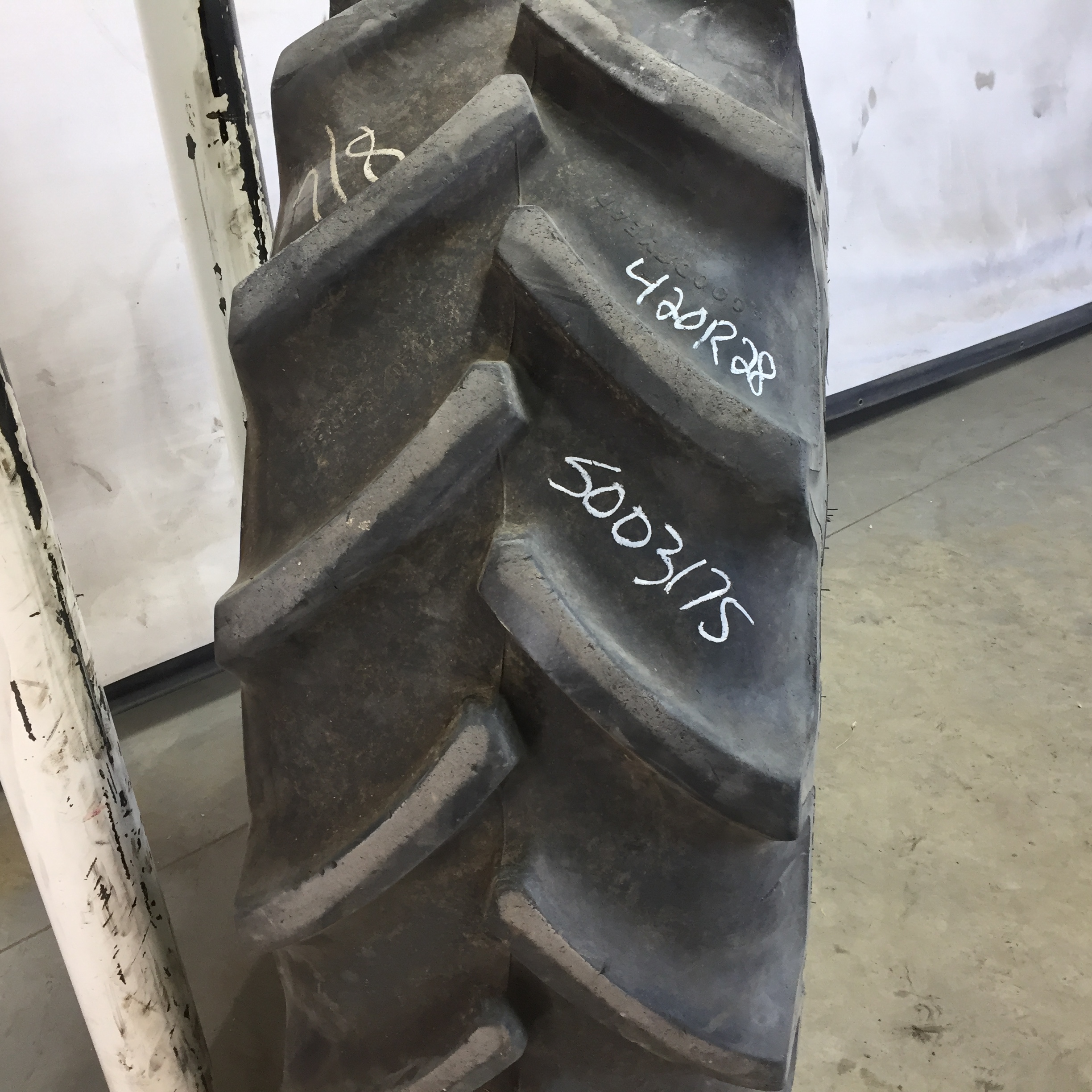 420/85R28 Goodyear Farm Optitrac R-1W Tire S003175