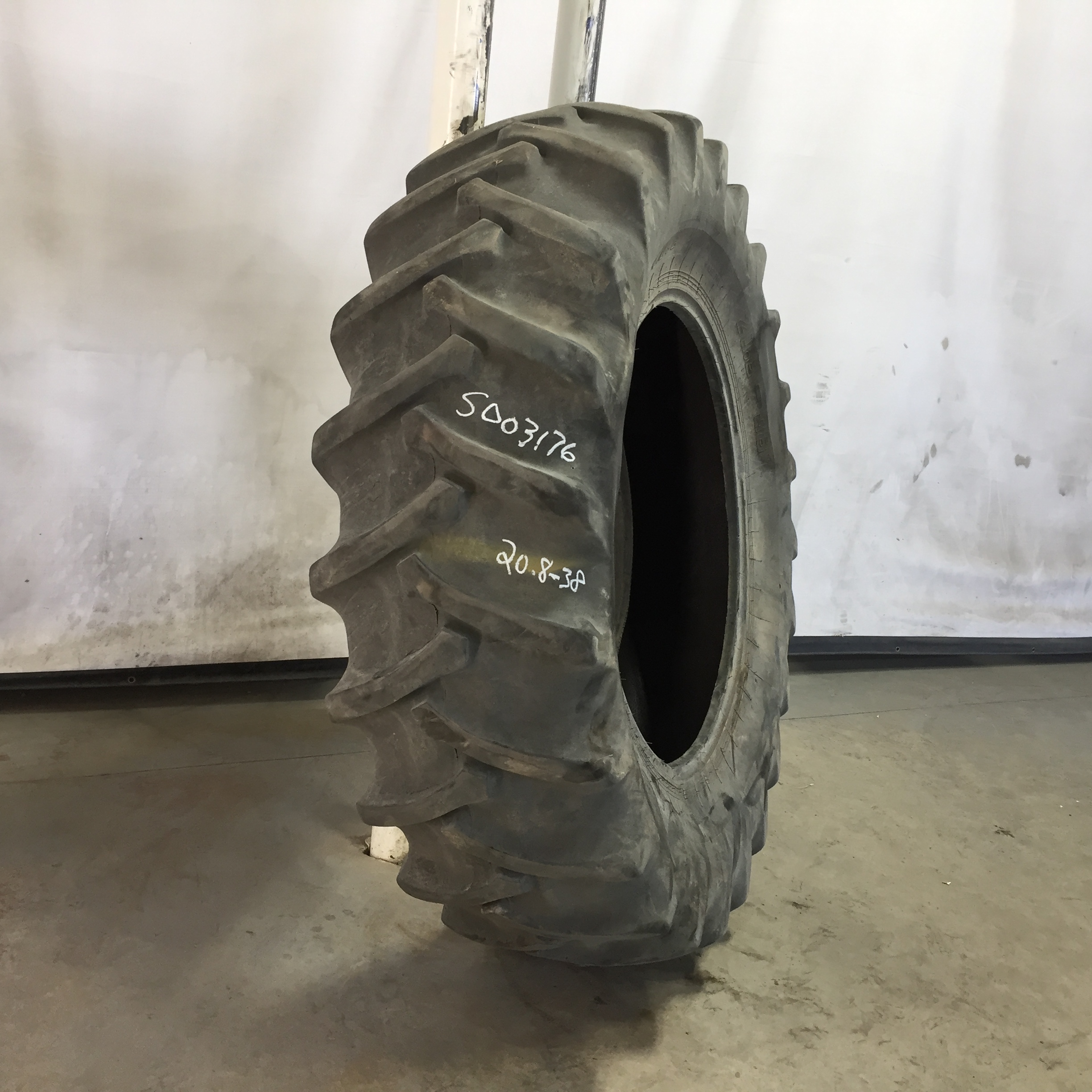 20.8/-38 Alliance 347 Bias R-1 Tire S003176