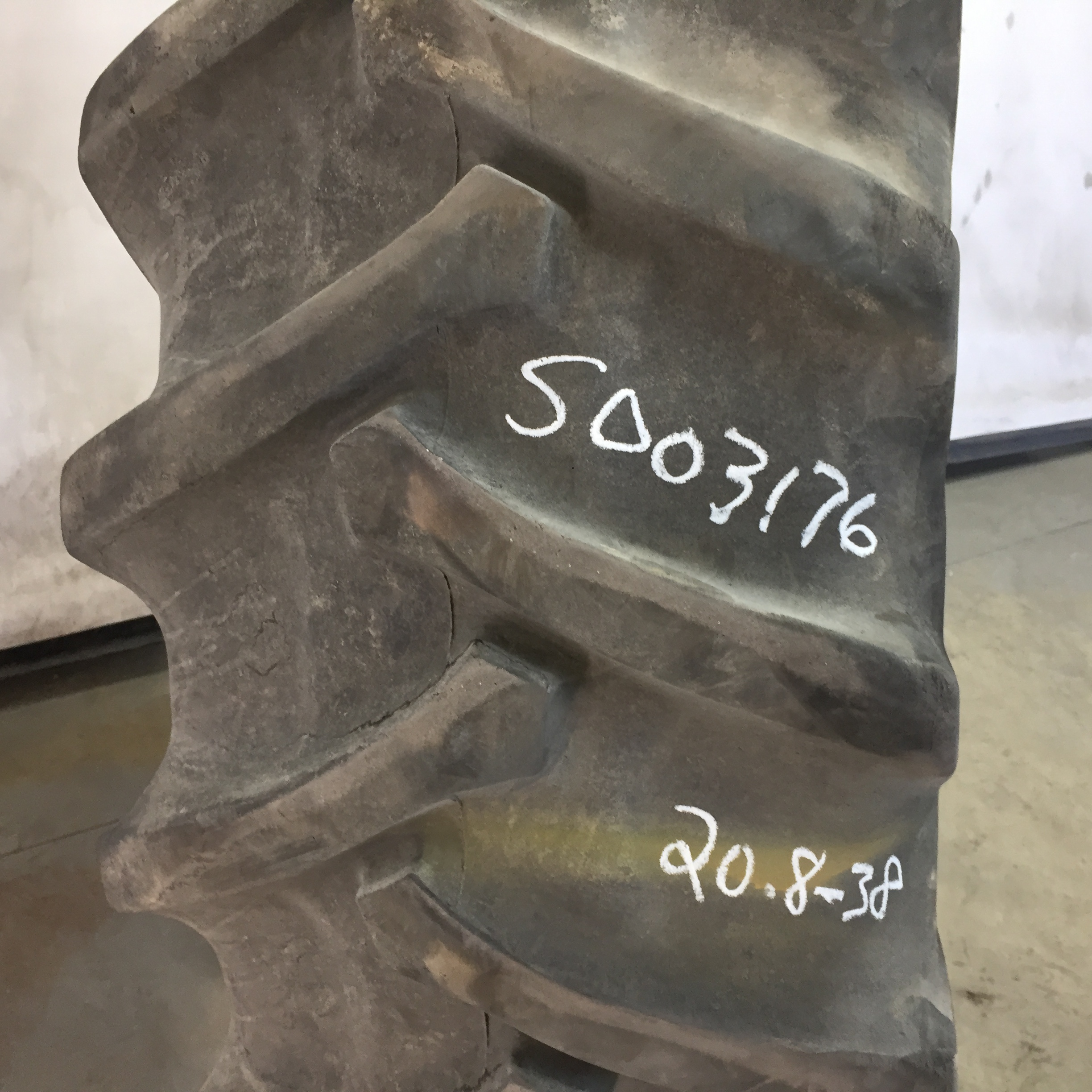 20.8/-38 Alliance 347 Bias R-1 Tire S003176