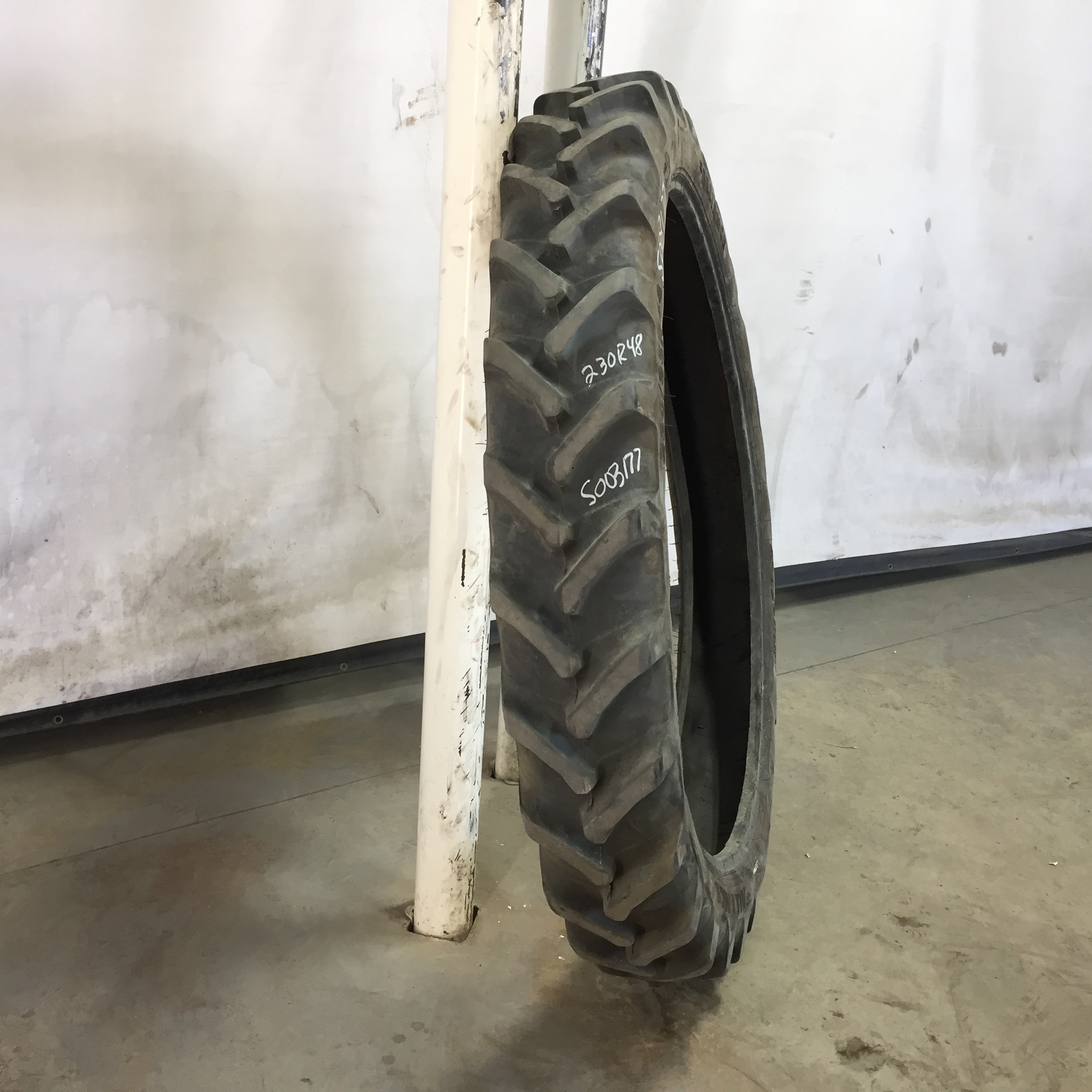 230/95R48 Alliance 350 Row Crop R-1 Tire S003177