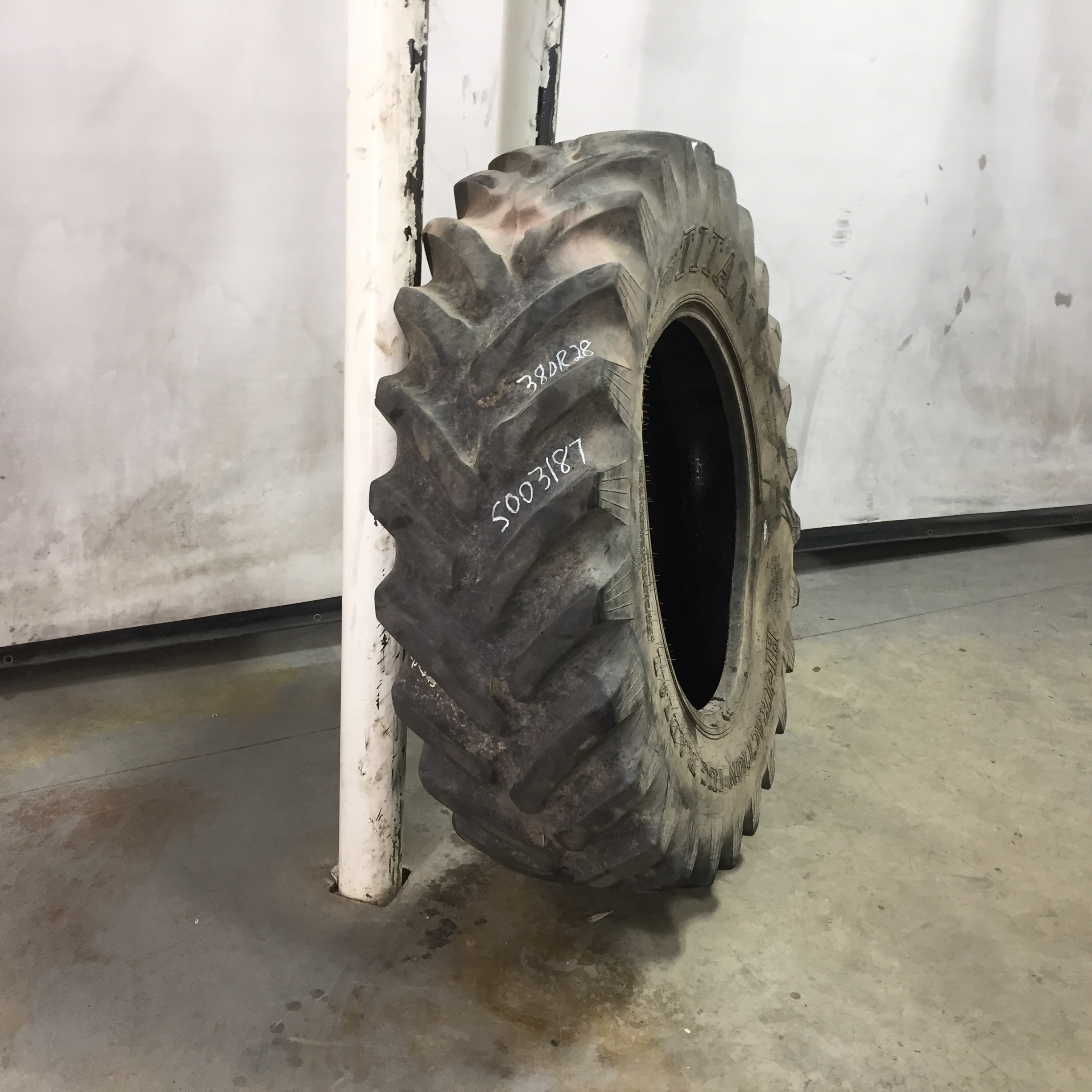 380/85R28 Titan Farm Hi Traction Lug Radial R-1 Tire S003187