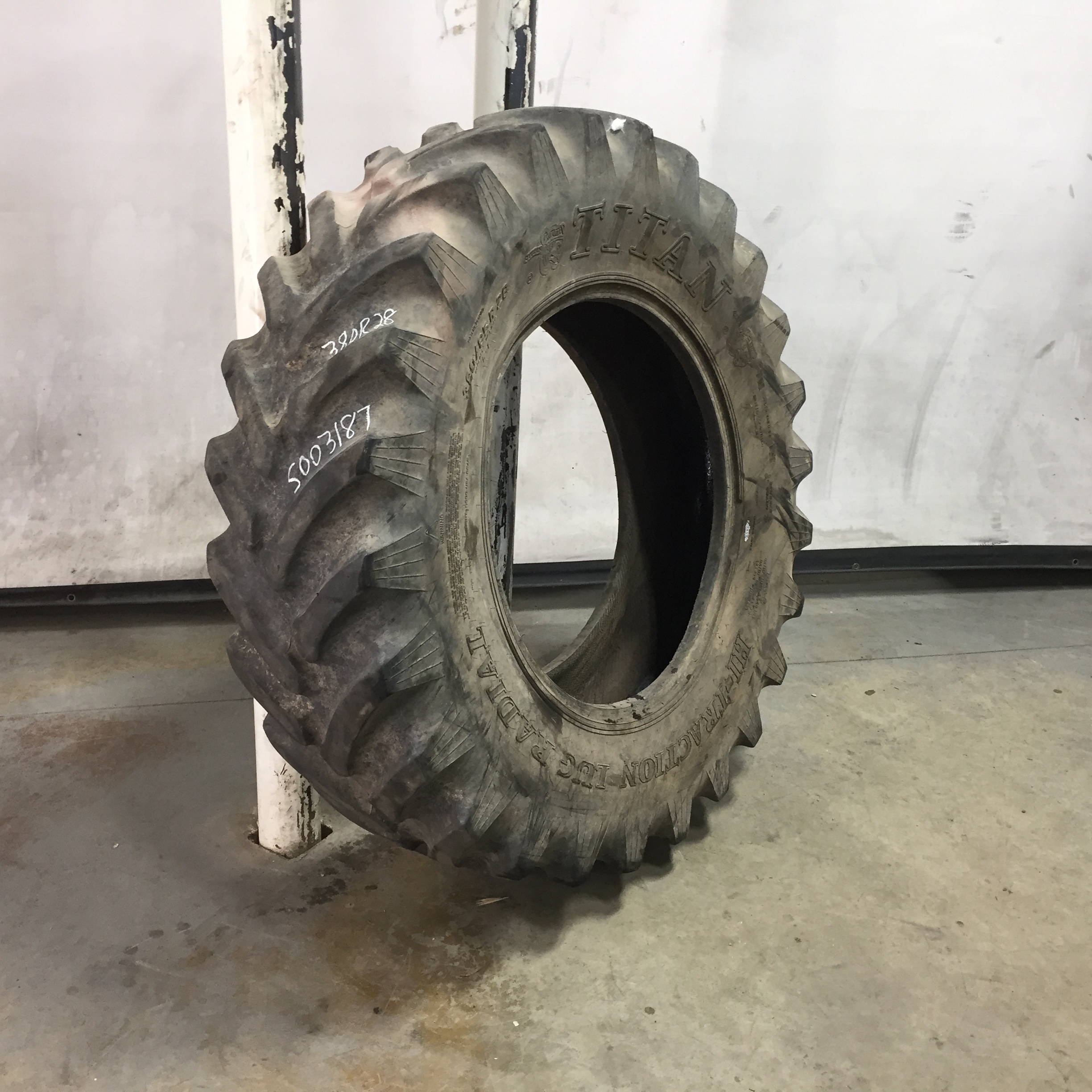 380/85R28 Titan Farm Hi Traction Lug Radial R-1 Tire S003187