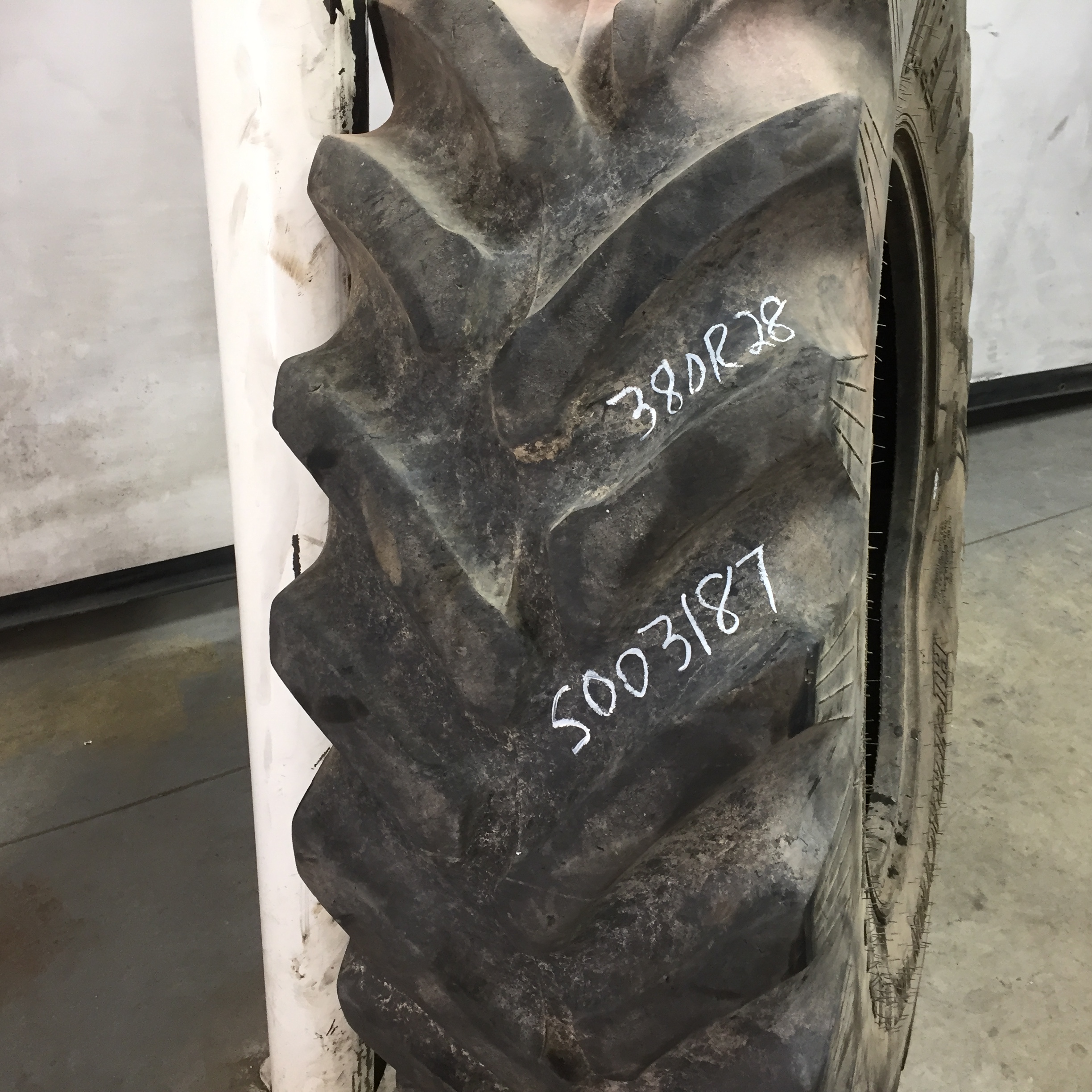 380/85R28 Titan Farm Hi Traction Lug Radial R-1 Tire S003187