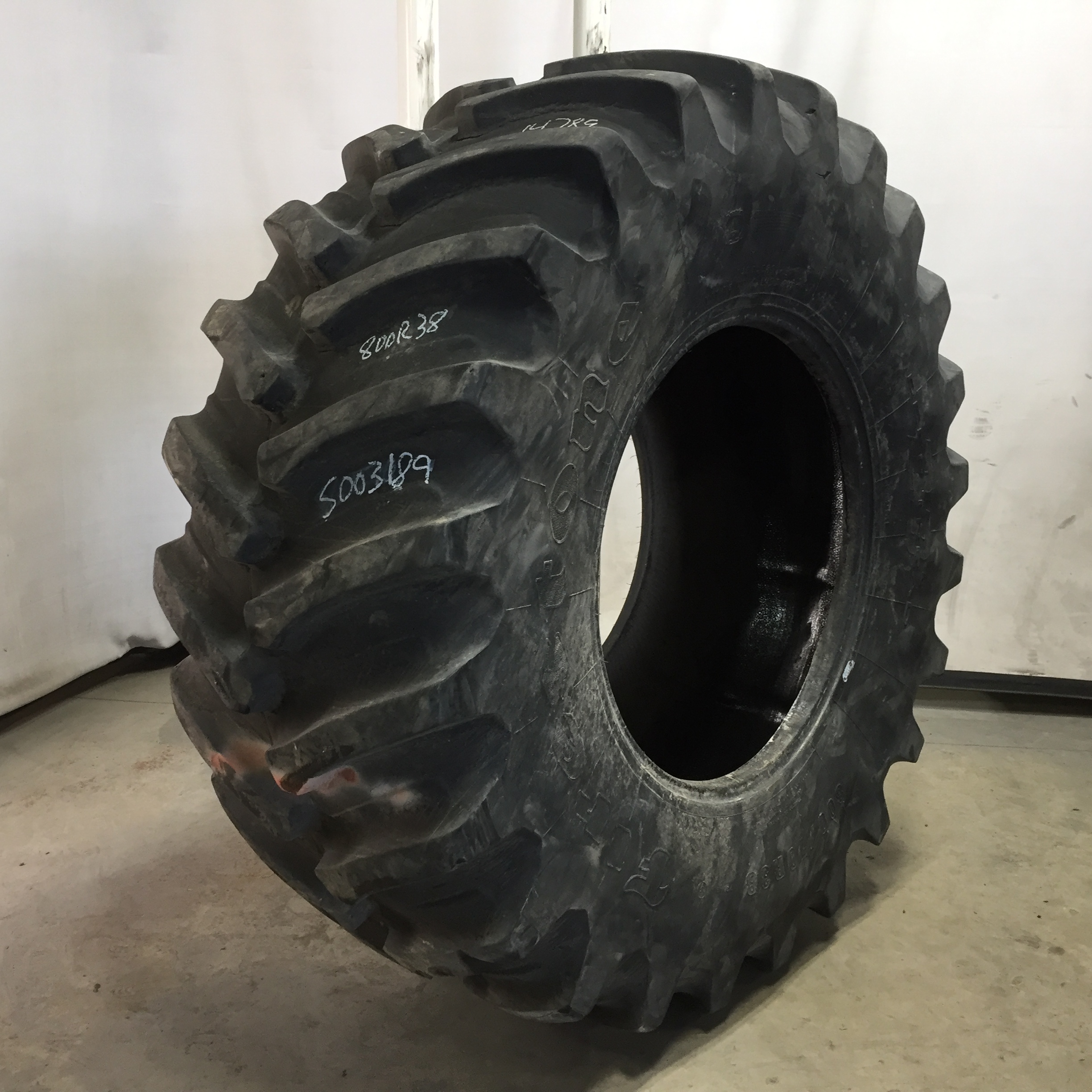 800/70R38 Firestone Radial Deep Tread 23 R-1W Tire S003189