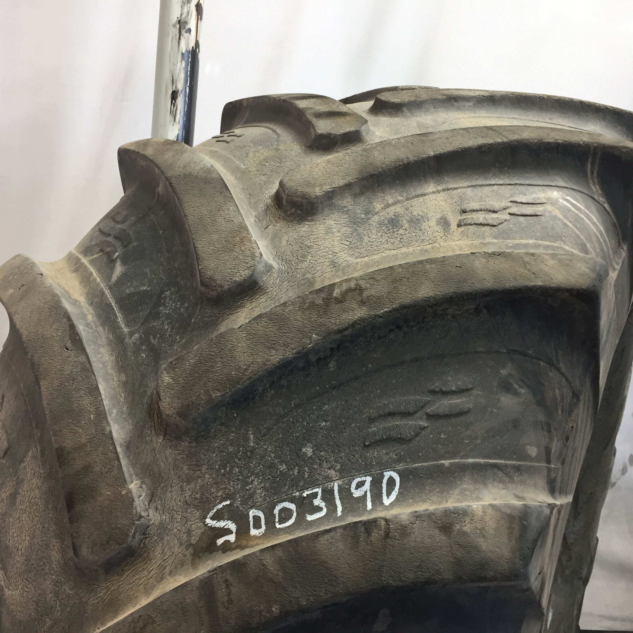 800/70R38 Alliance 370 Wide Deep Tread "70" Series R-1W Tire S003190