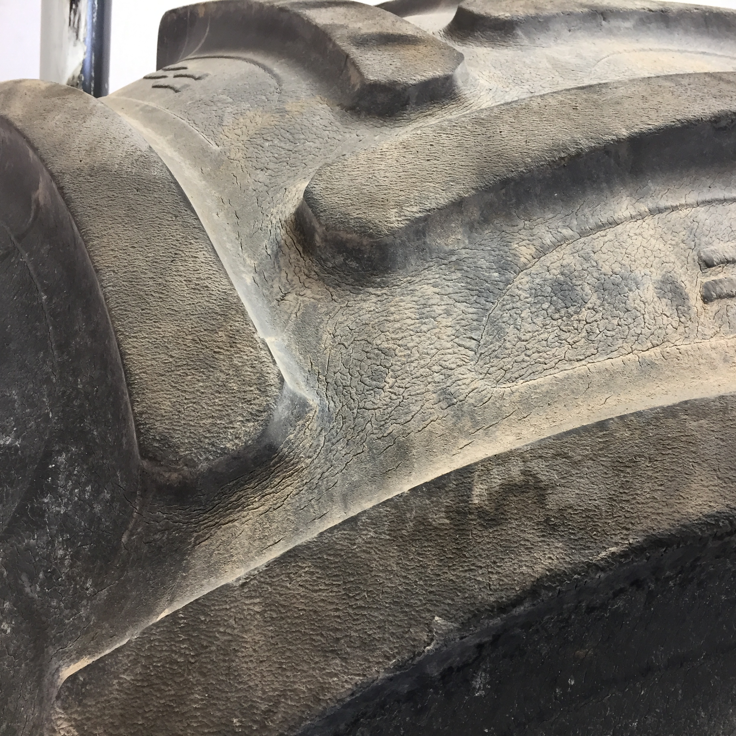 800/70R38 Alliance 370 Wide Deep Tread "70" Series R-1W Tire S003190