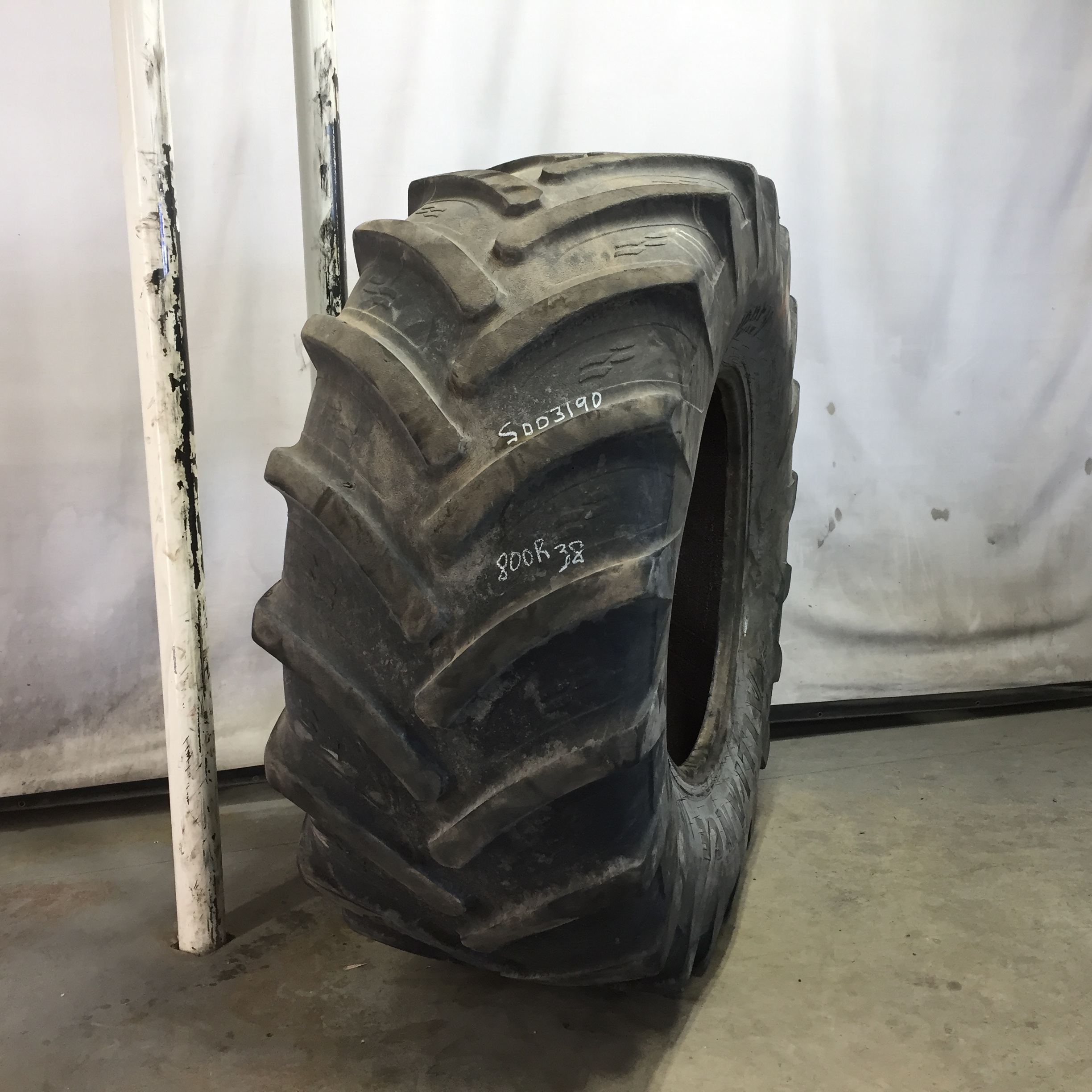 800/70R38 Alliance 370 Wide Deep Tread "70" Series R-1W Tire S003190