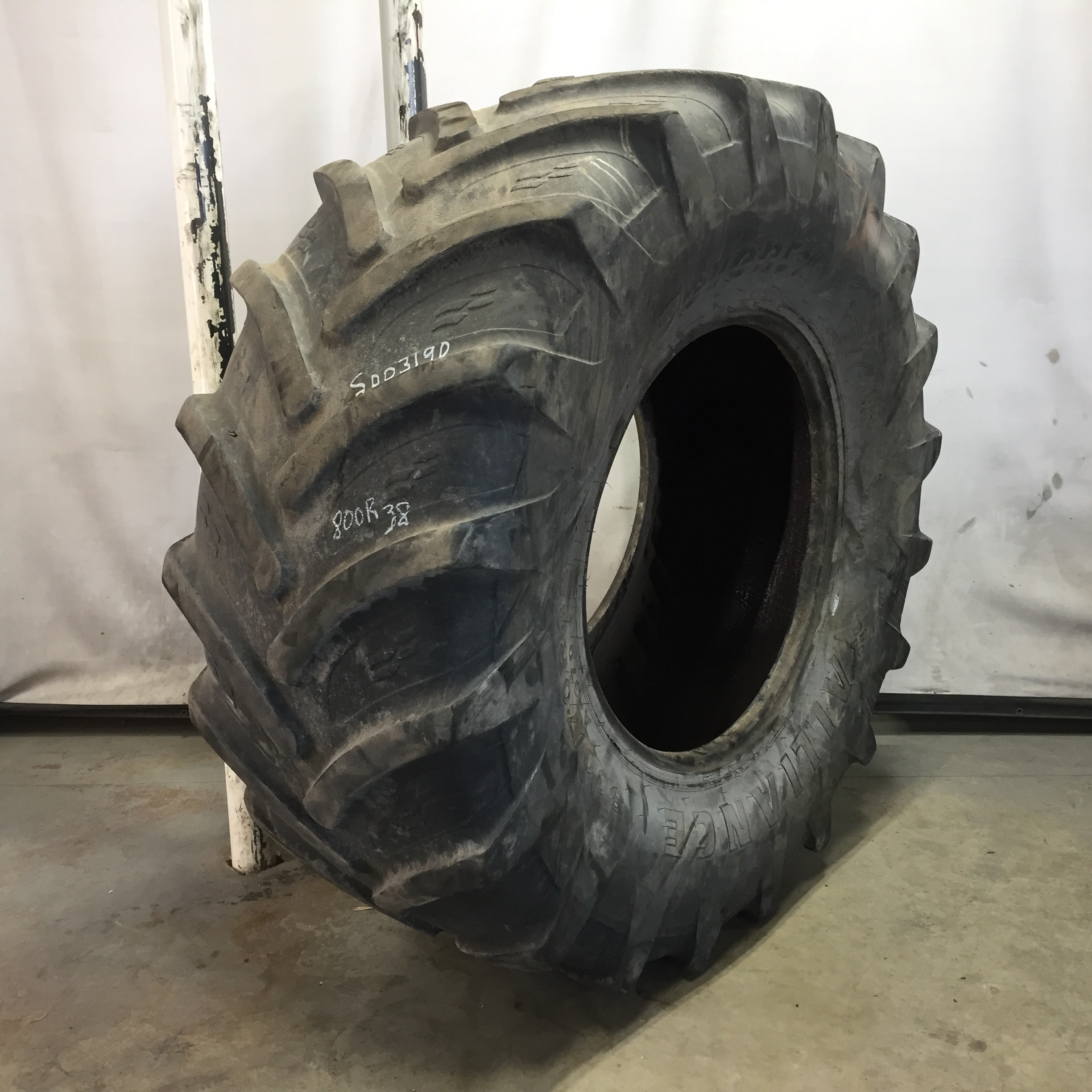 800/70R38 Alliance 370 Wide Deep Tread "70" Series R-1W Tire S003190