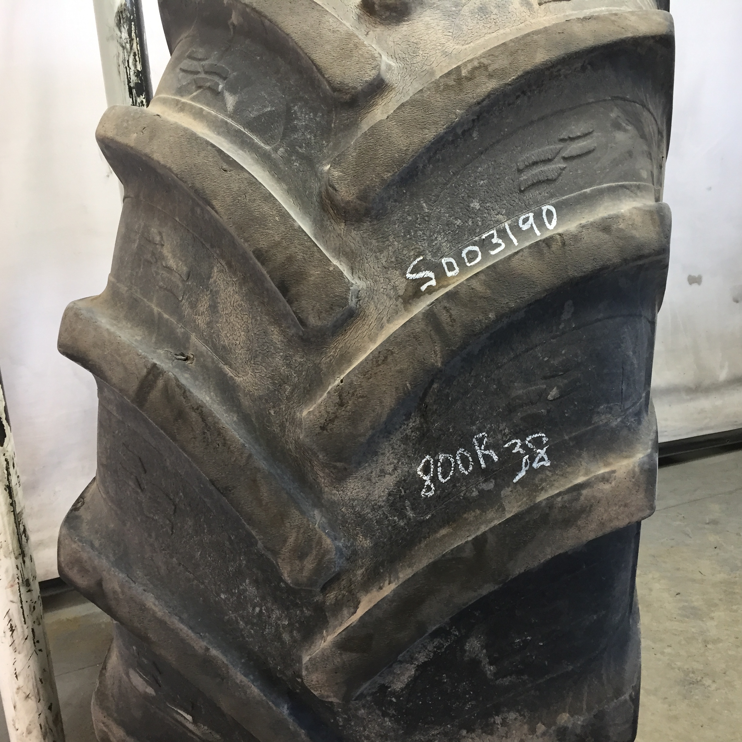 800/70R38 Alliance 370 Wide Deep Tread "70" Series R-1W Tire S003190