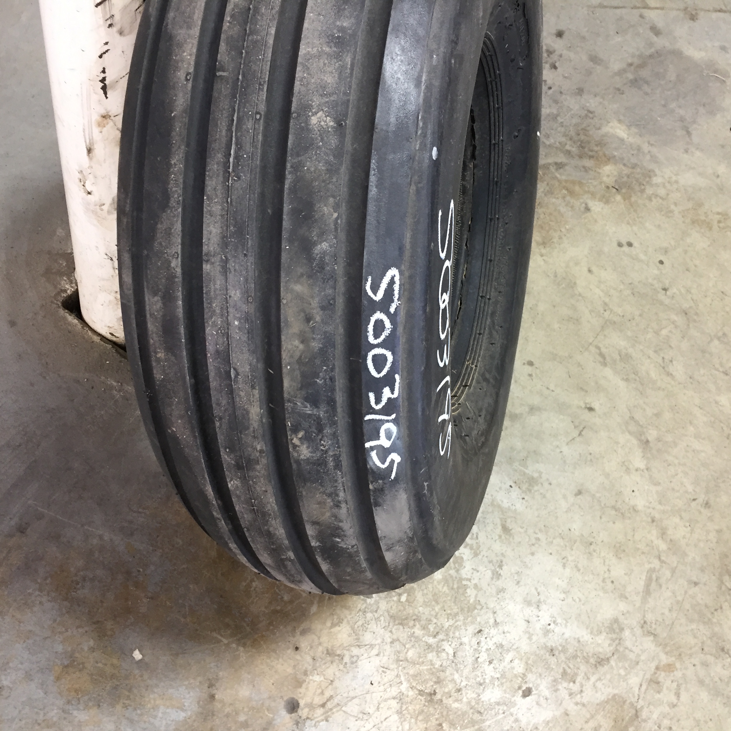 9.00/-10 Firestone NT Tractor F-3 Tire S003195