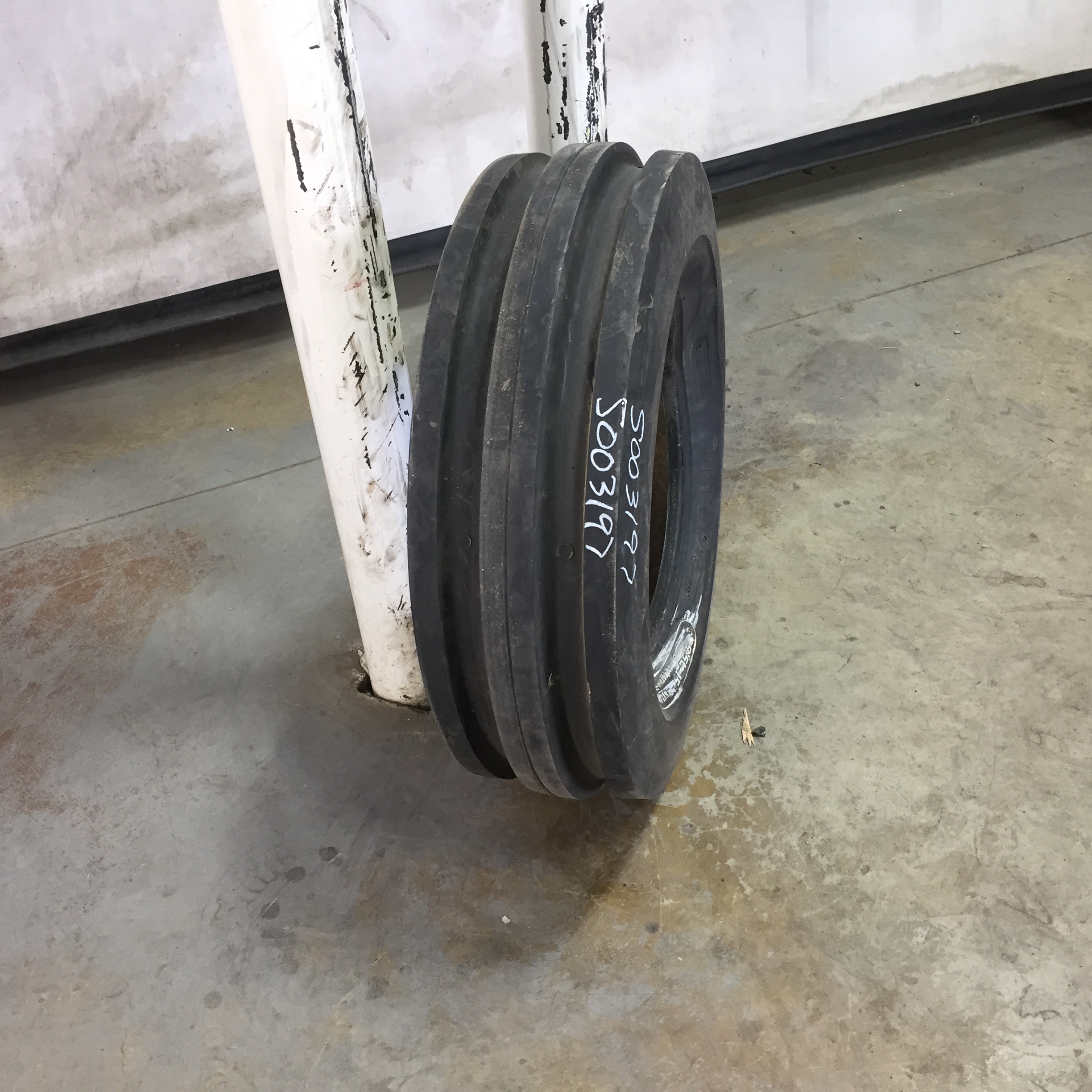 9.5/L-15 Miscellaneous Super Hi-Rib F-2 Tire S003197