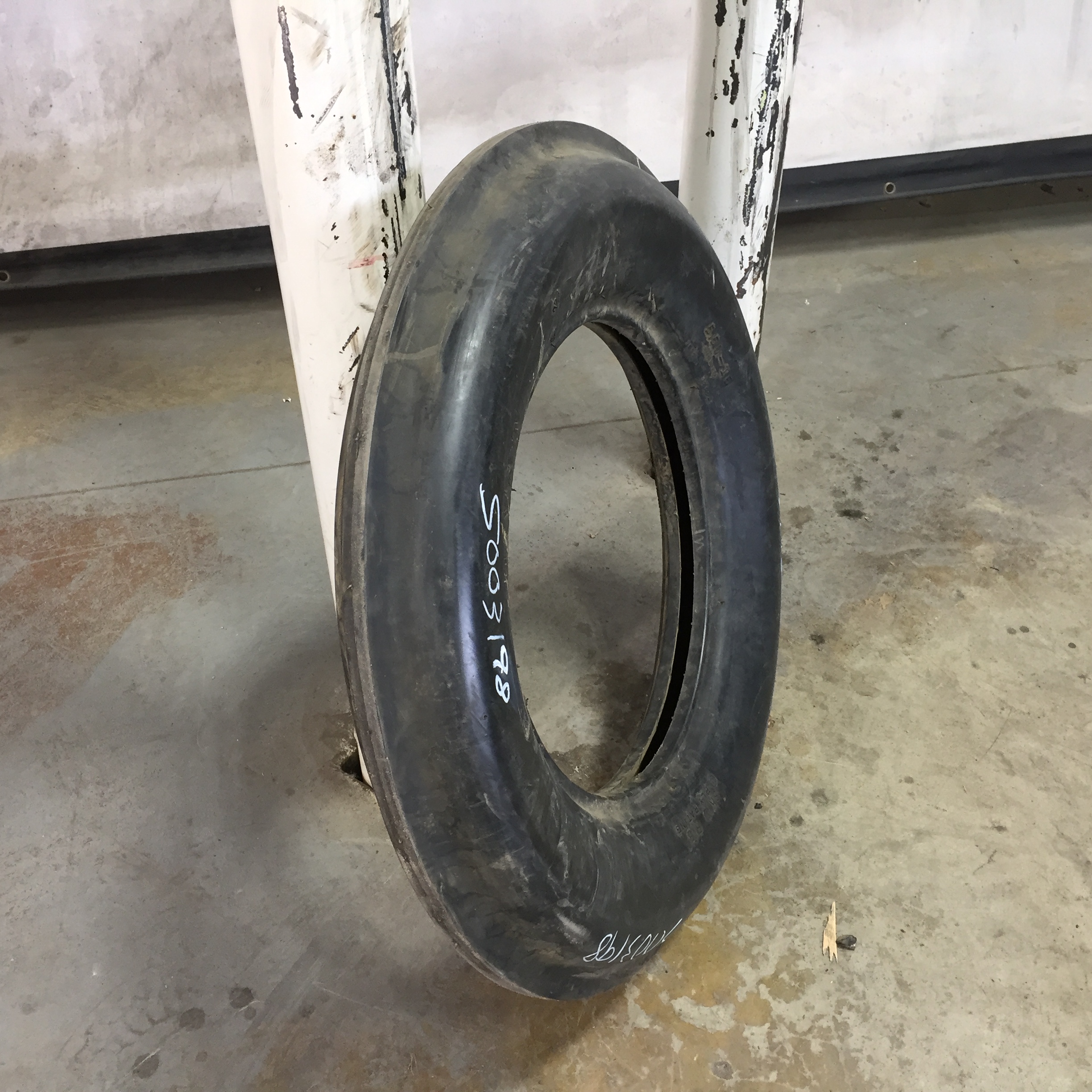 5.50/-16 Dayton Thorobred F-1 Tire S003198