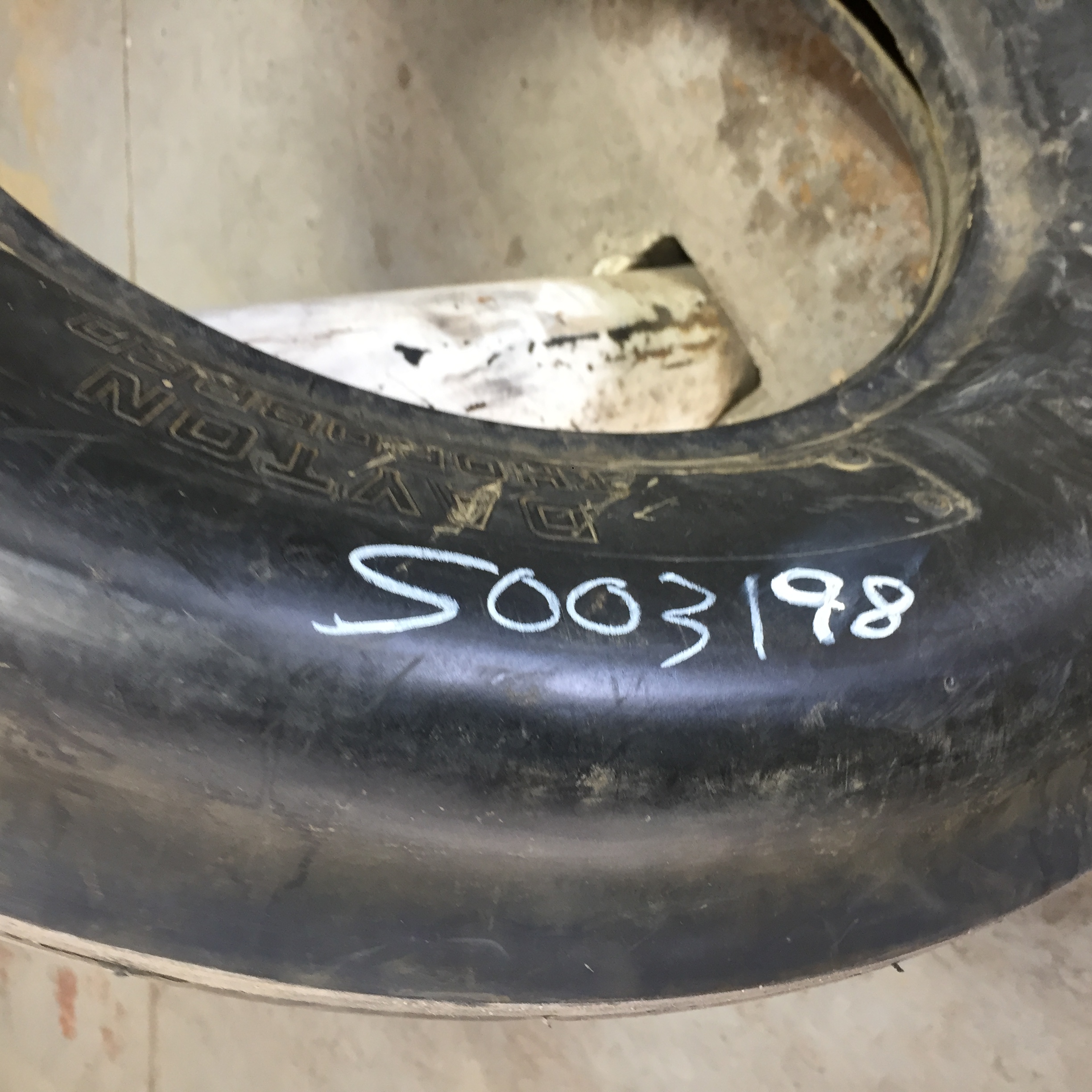 5.50/-16 Dayton Thorobred F-1 Tire S003198