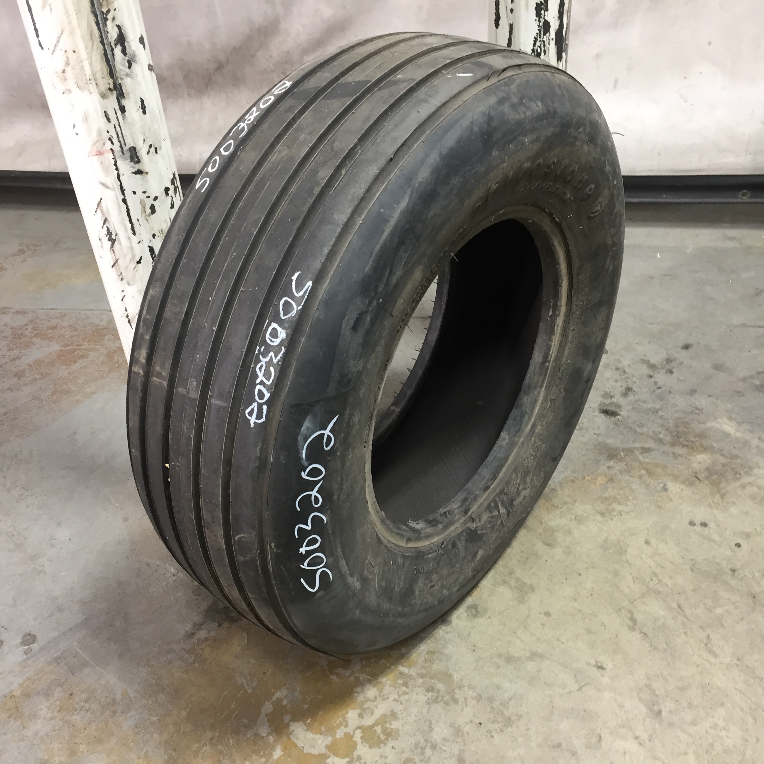 9.5/L-15 Firestone Farm Implement I-1 Tire S003202