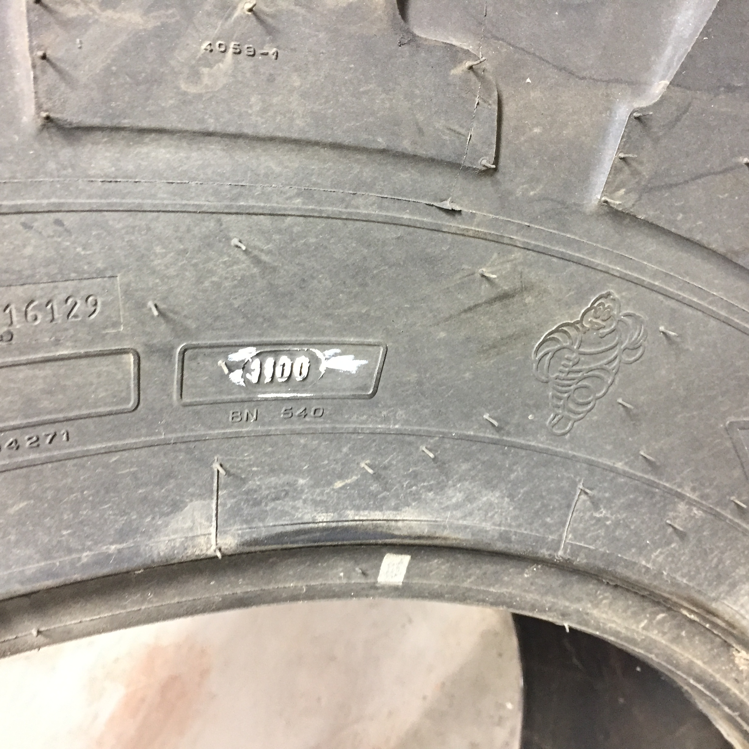 14.9/R28 Michelin AgriBib R-1W Tire S003204