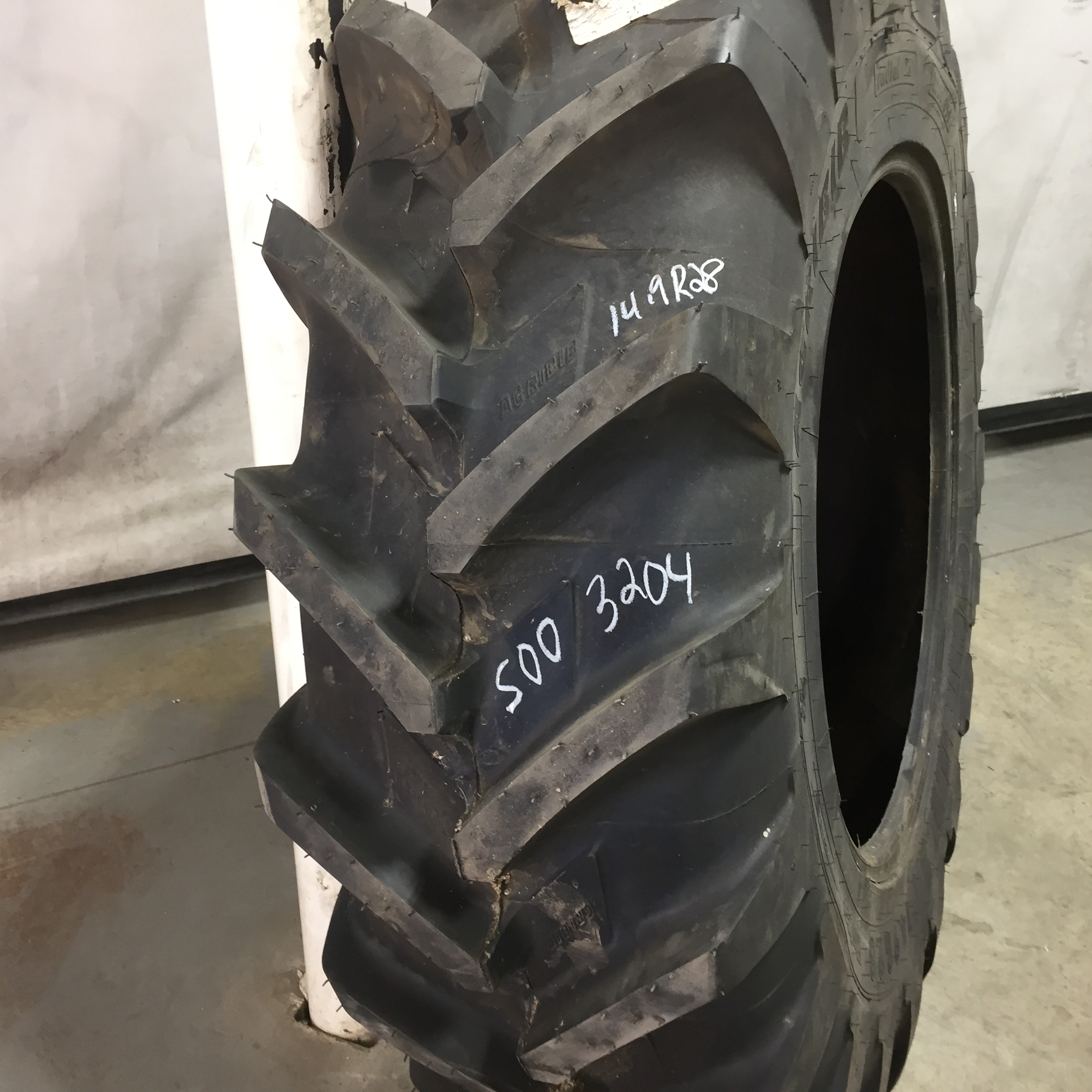 14.9/R28 Michelin AgriBib R-1W Tire S003204