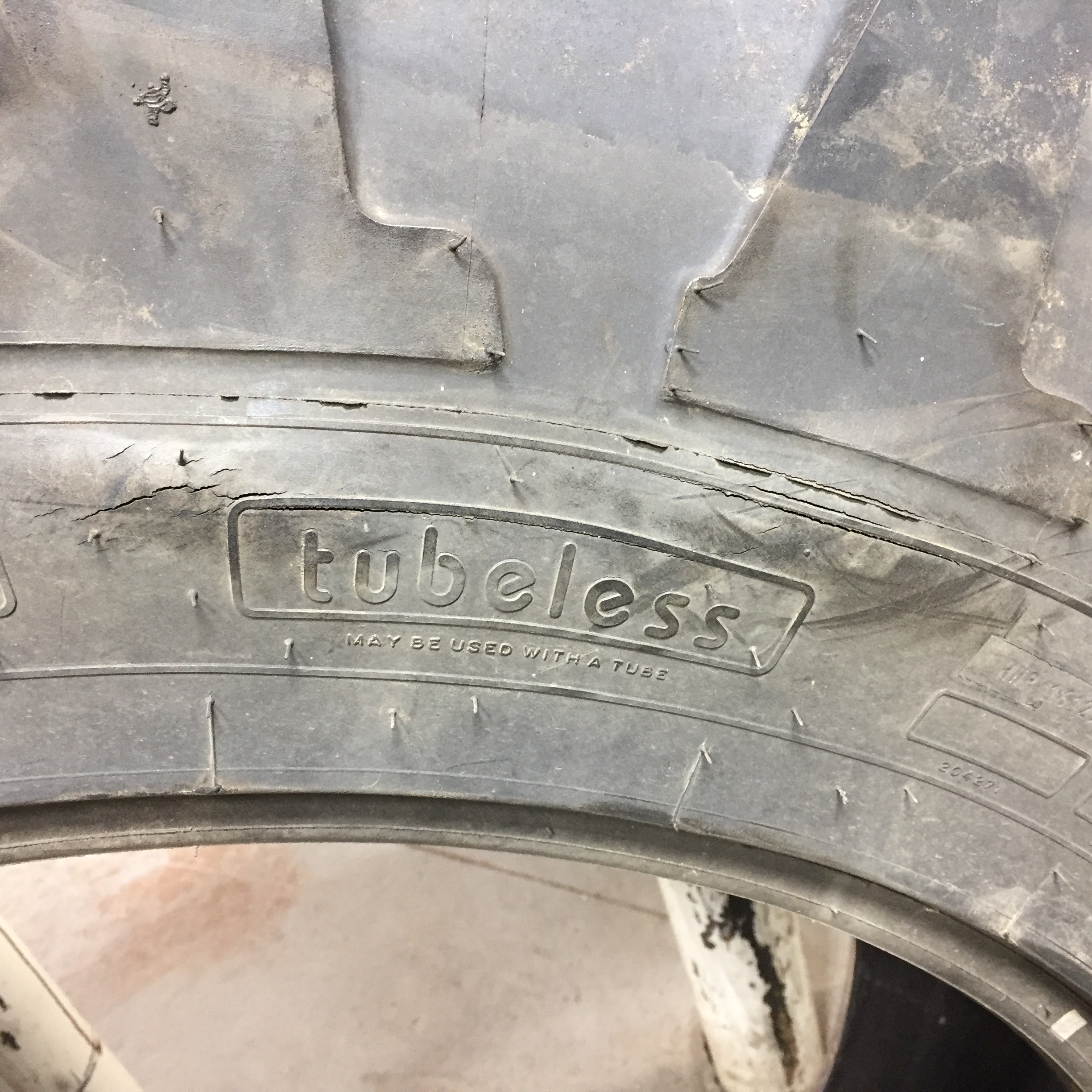 14.9/R28 Michelin AgriBib R-1W Tire S003204