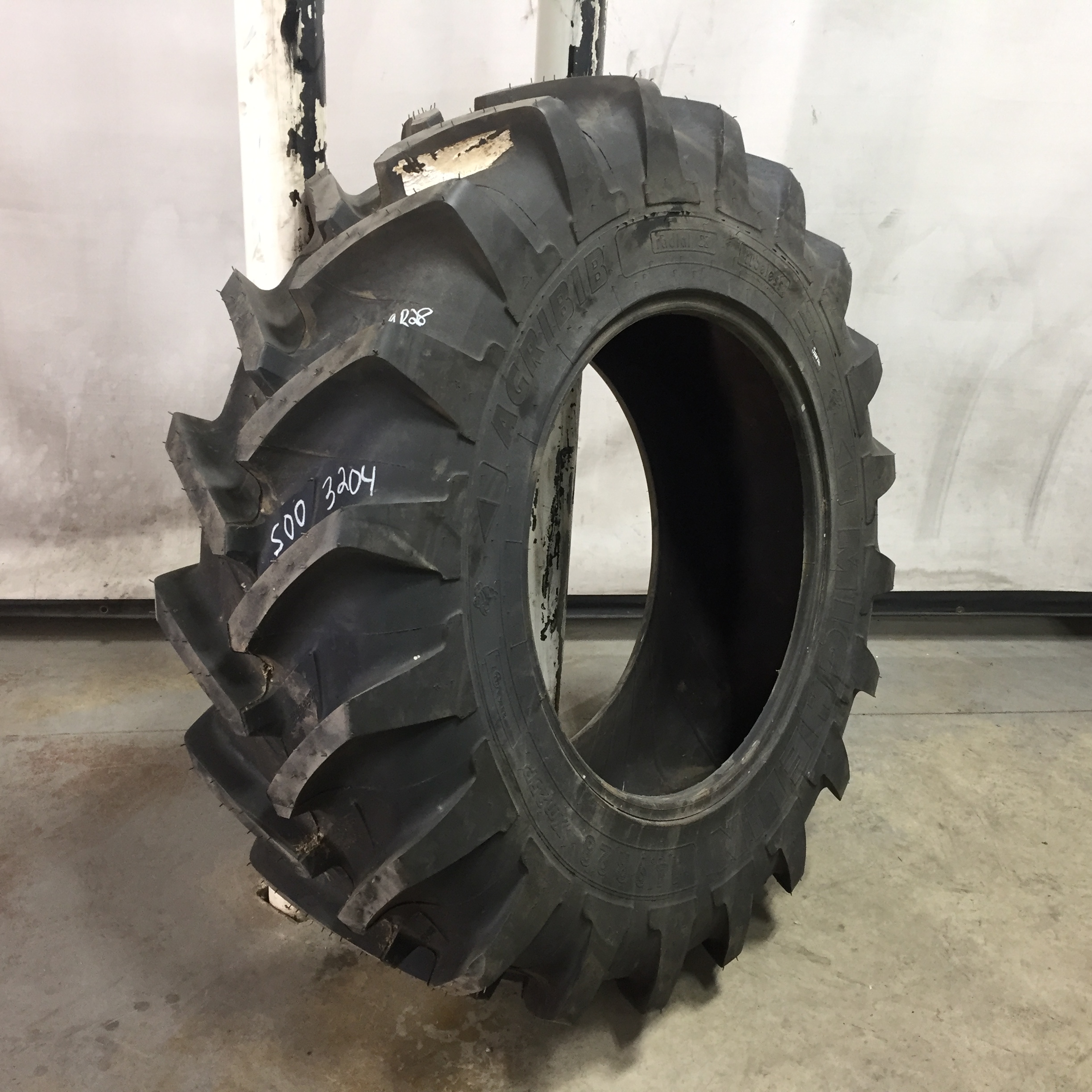 14.9/R28 Michelin AgriBib R-1W Tire S003204