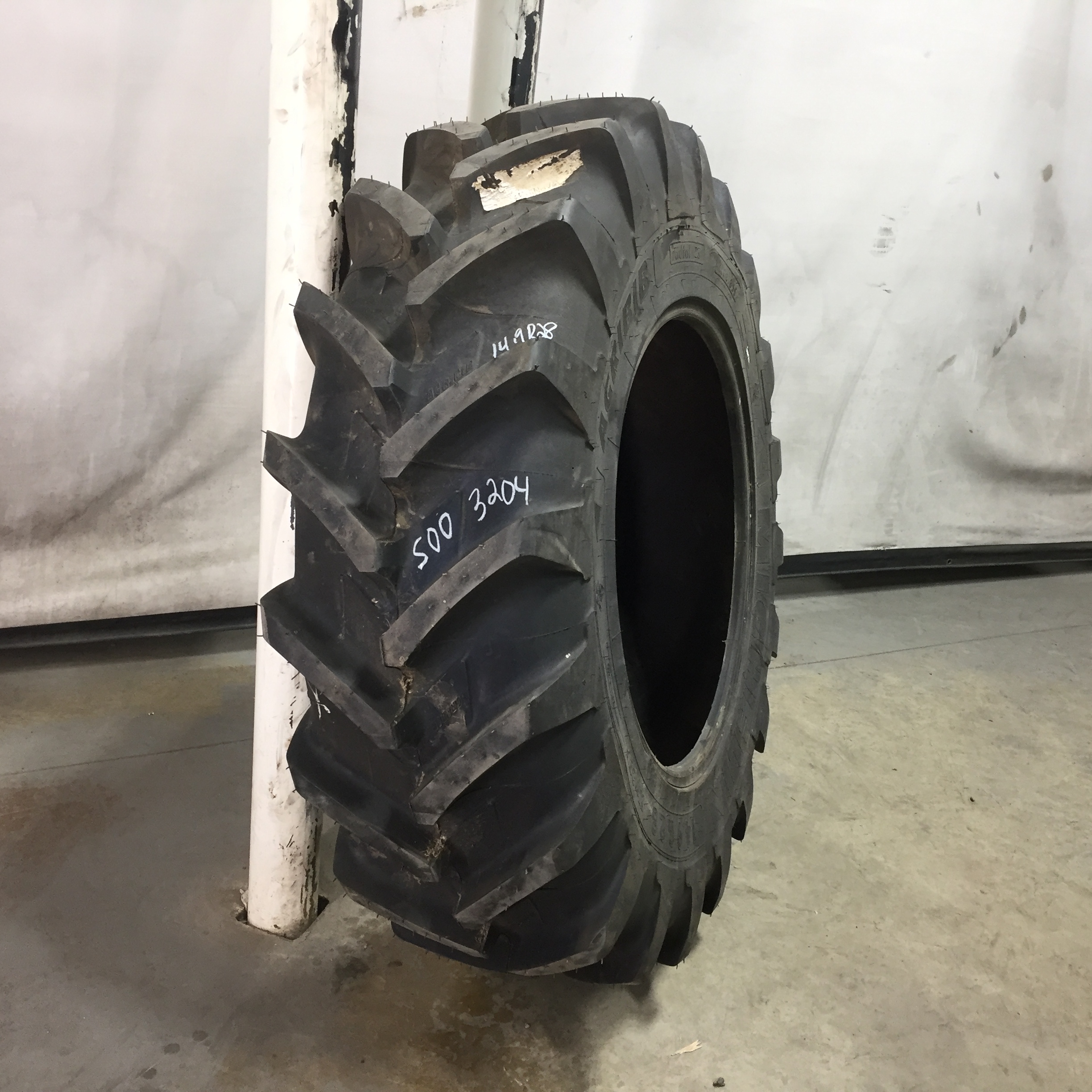 14.9/R28 Michelin AgriBib R-1W Tire S003204