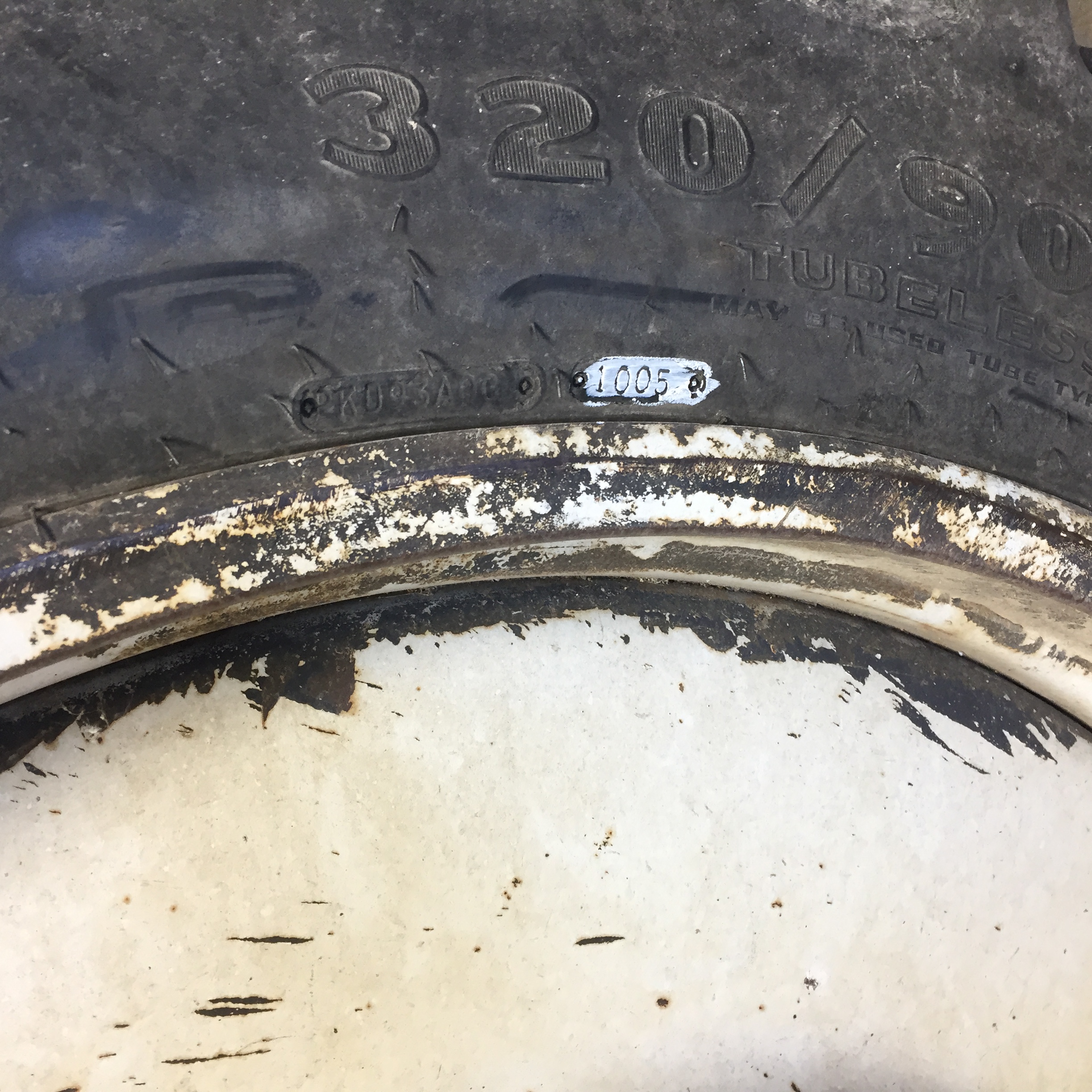 320/90R50 Goodyear Farm DT800 Optitrac R-1W Tire-Wheel Assembly T008615