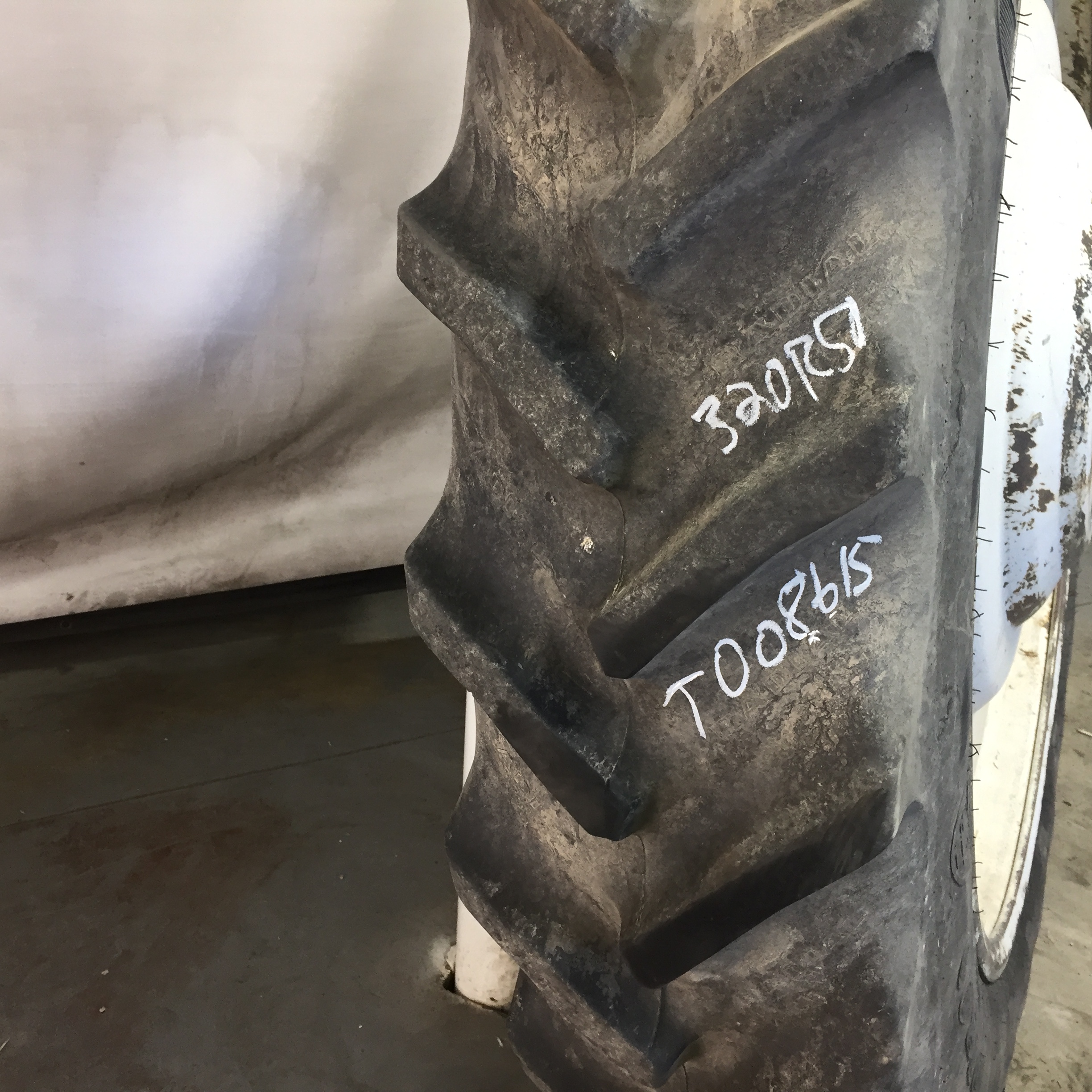 320/90R50 Goodyear Farm DT800 Optitrac R-1W Tire RT008615