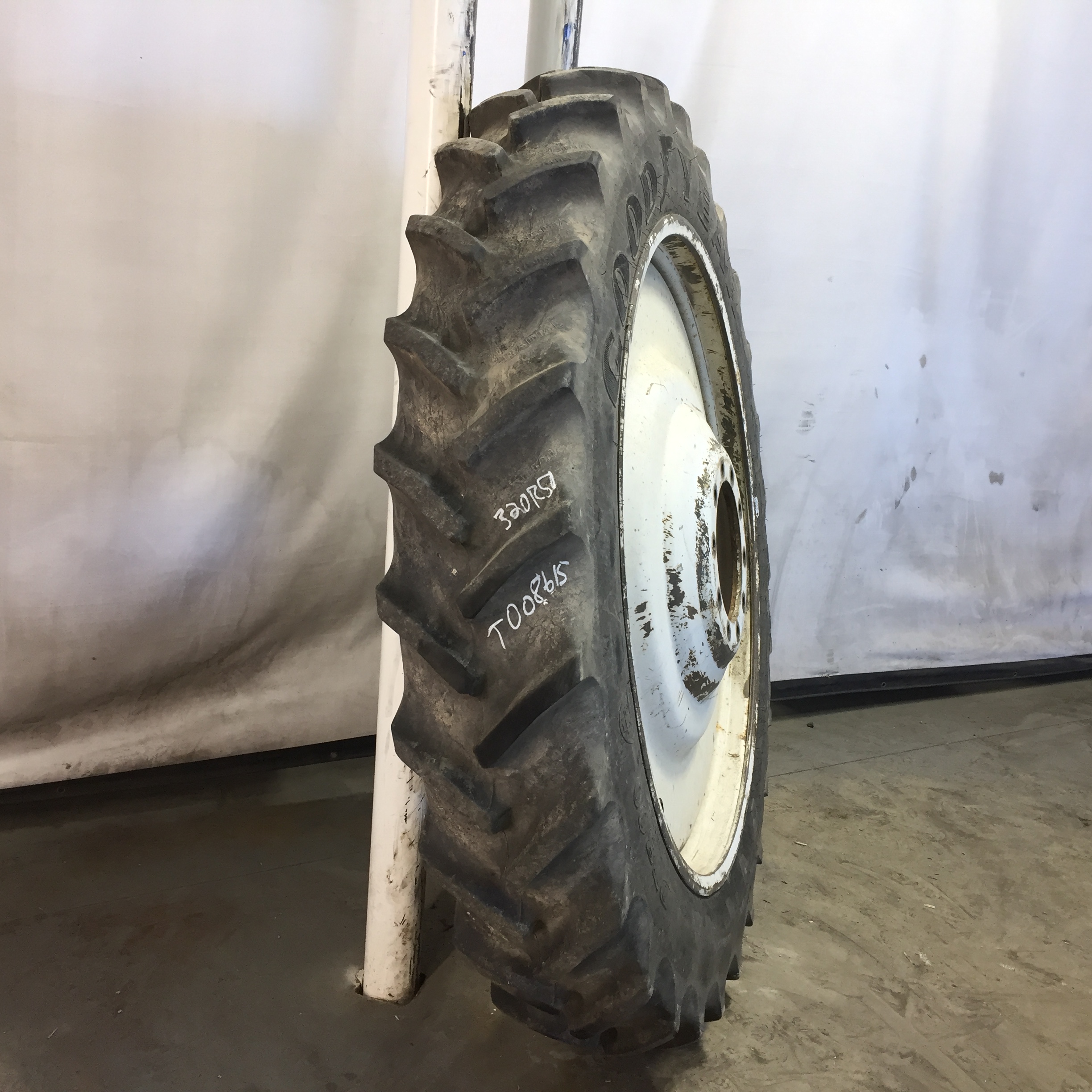 320/90R50 Goodyear Farm DT800 Optitrac R-1W Tire RT008615